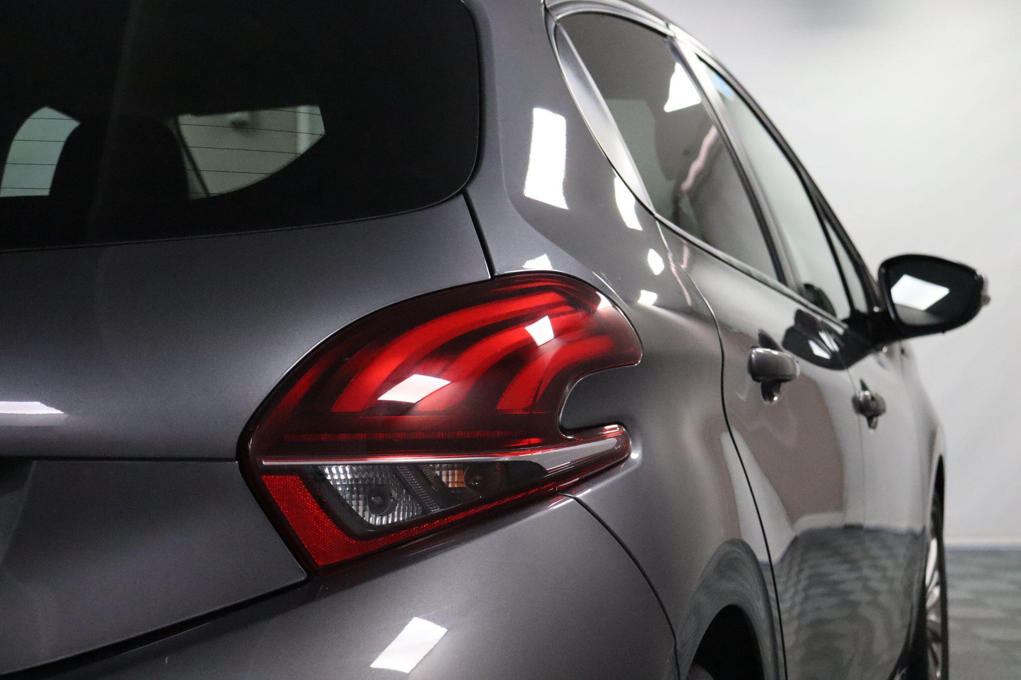 Peugeot 208 view 23