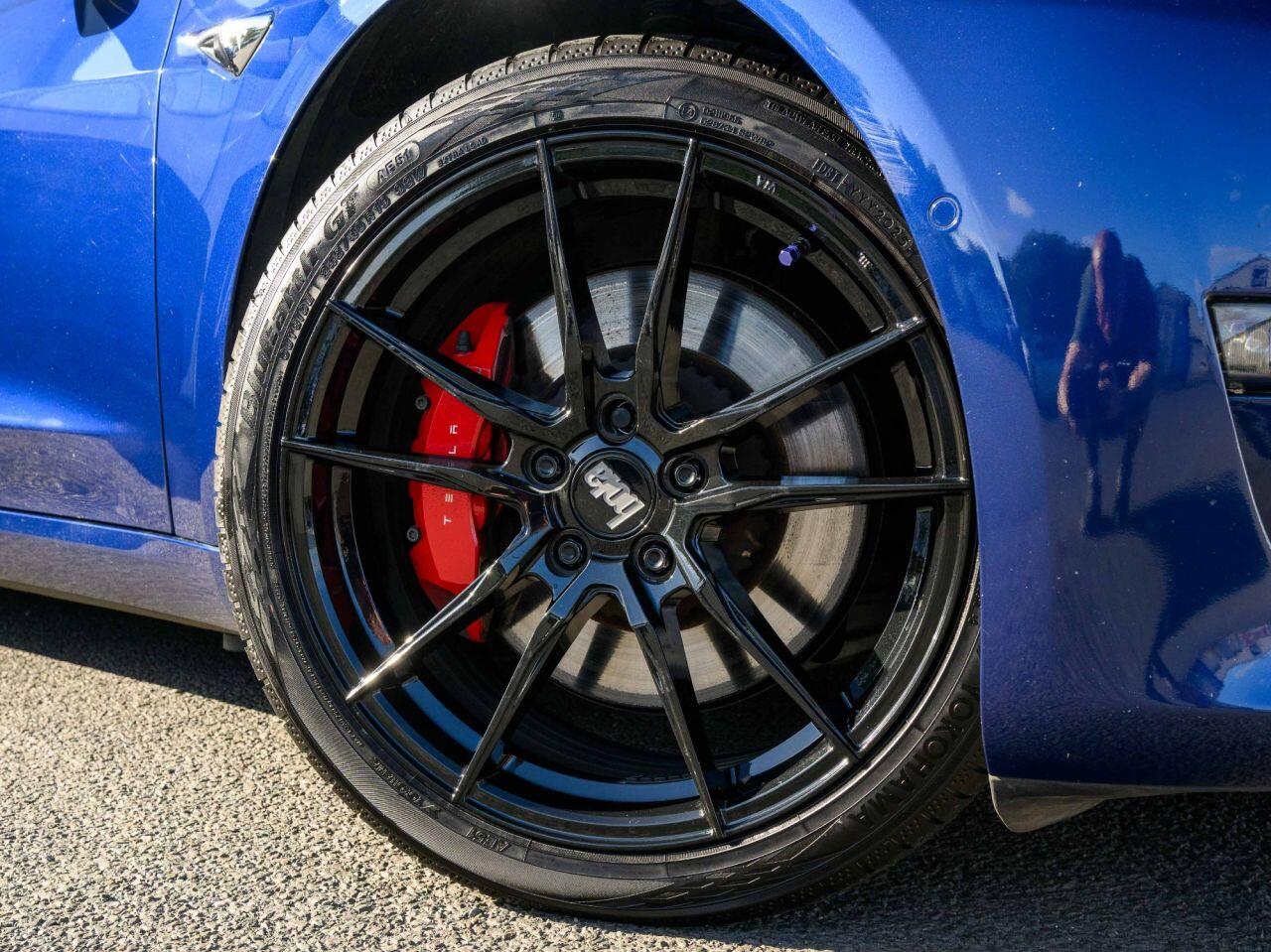 Tesla Model 3 view 8