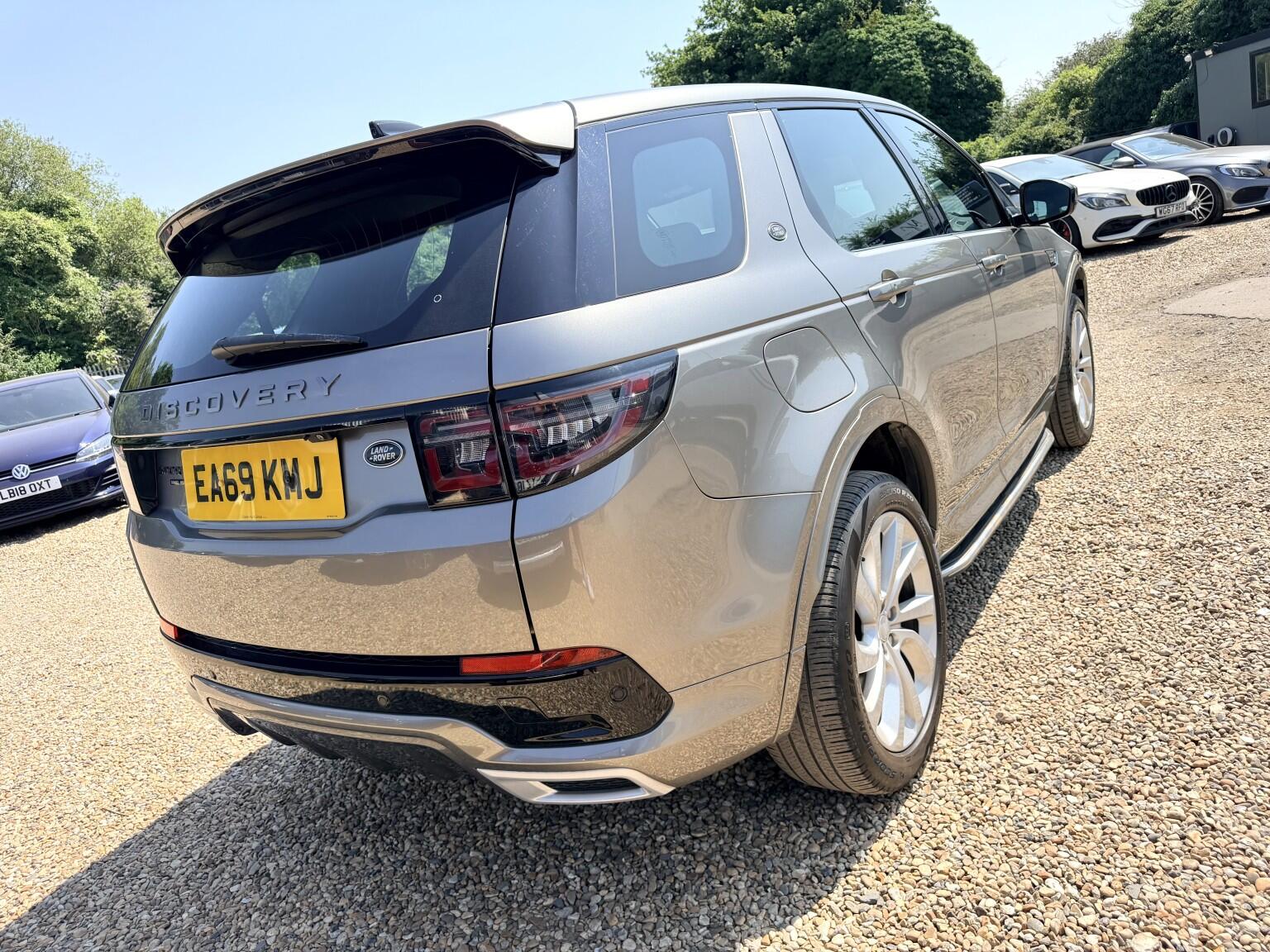 Land Rover Discovery Sport view 3