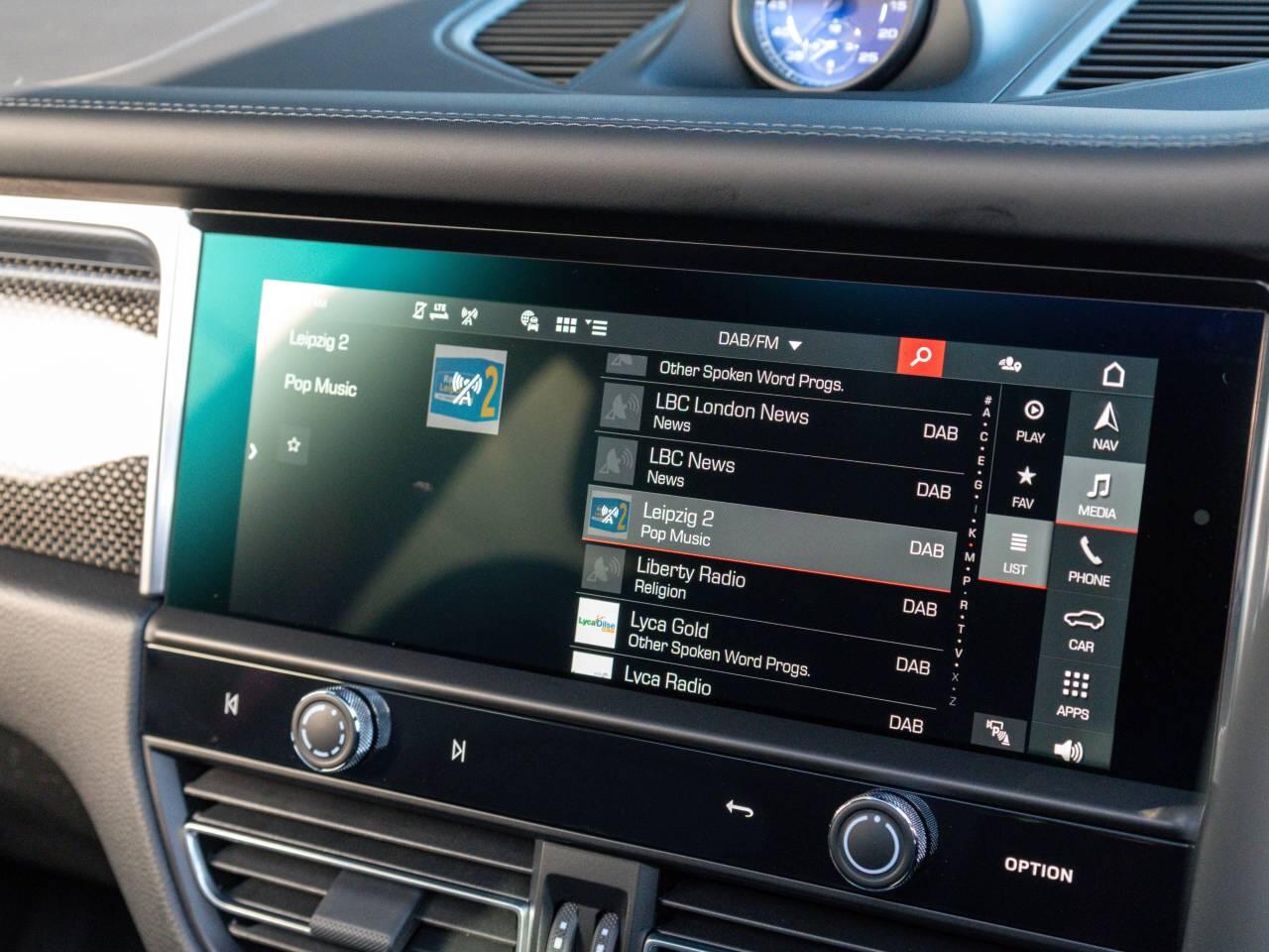 Porsche Macan view 44
