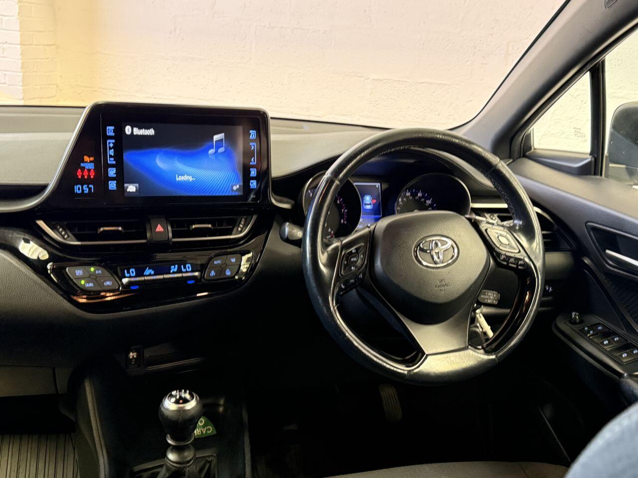 Toyota C-HR view 34