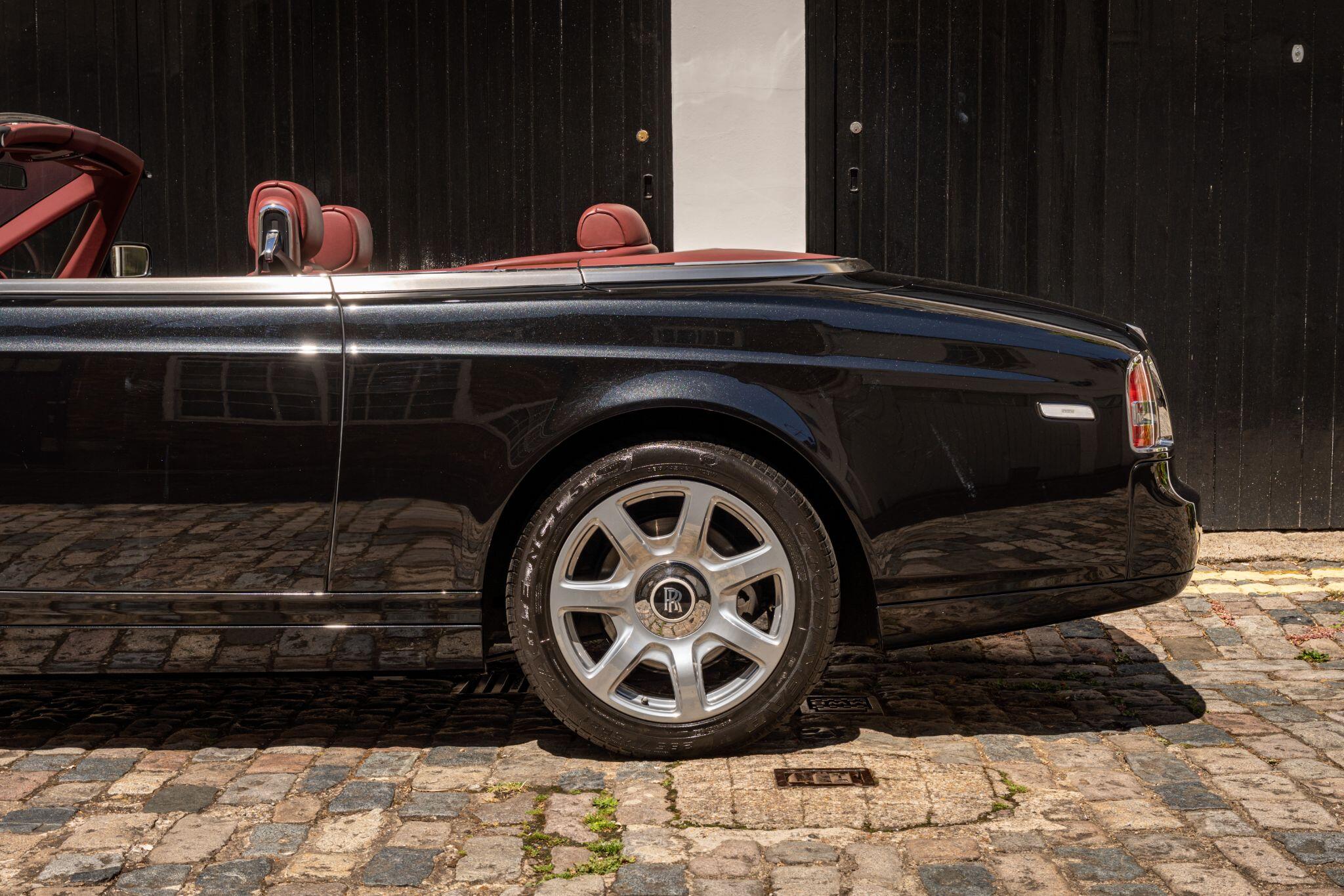 Rolls-Royce Phantom view 39