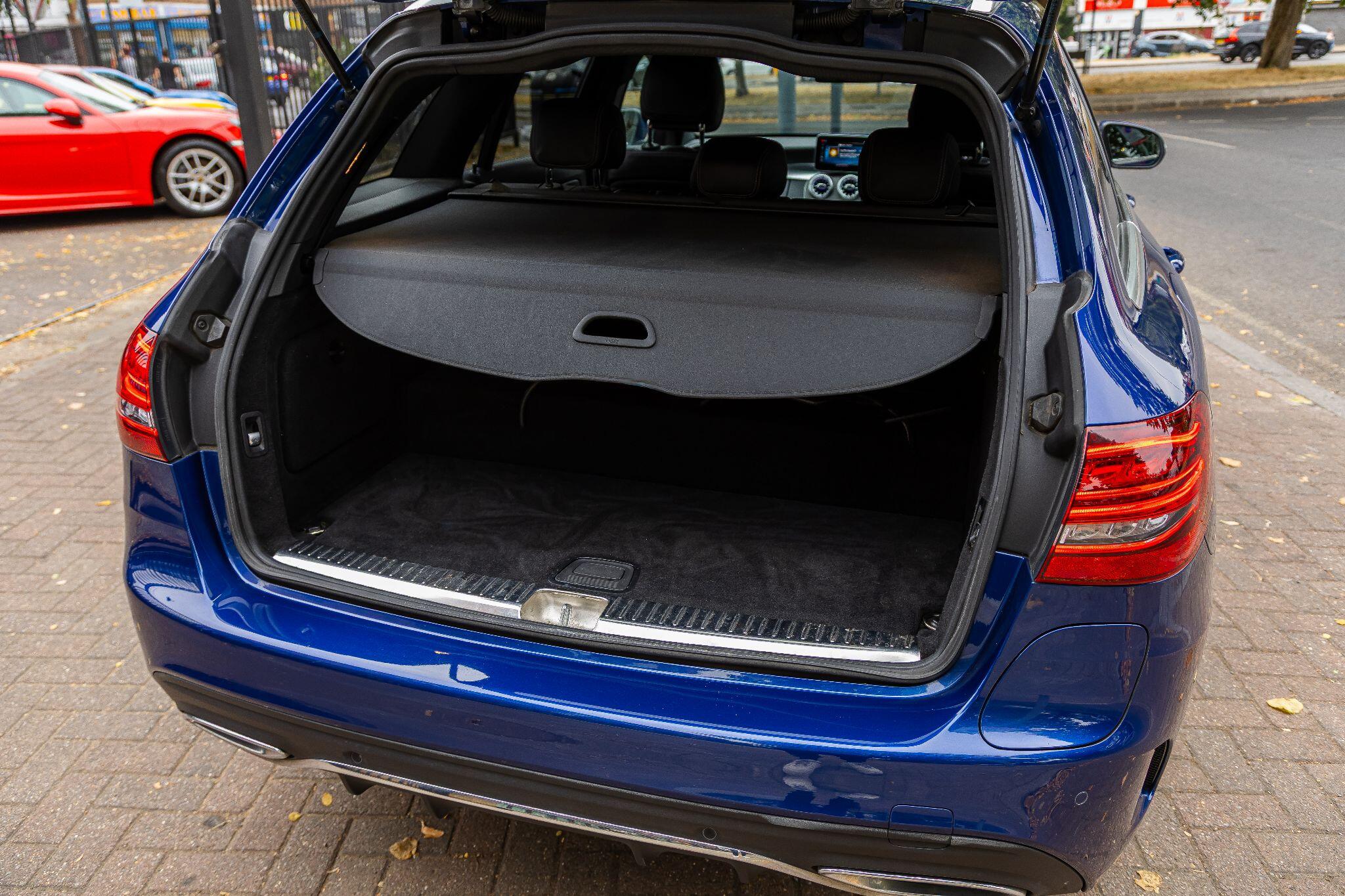 Mercedes-Benz C-Class view 34