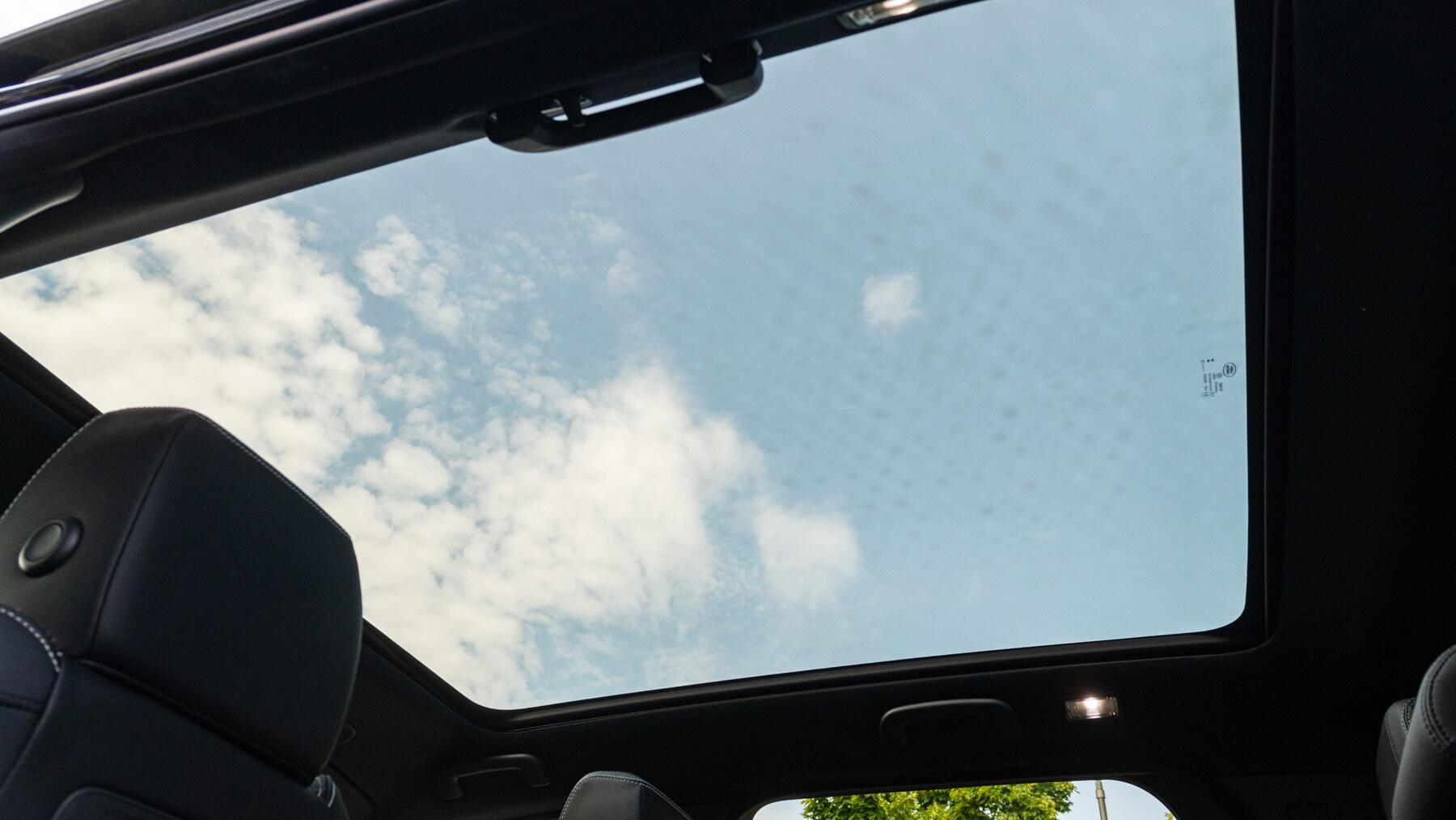 Land Rover Discovery Sport view 11