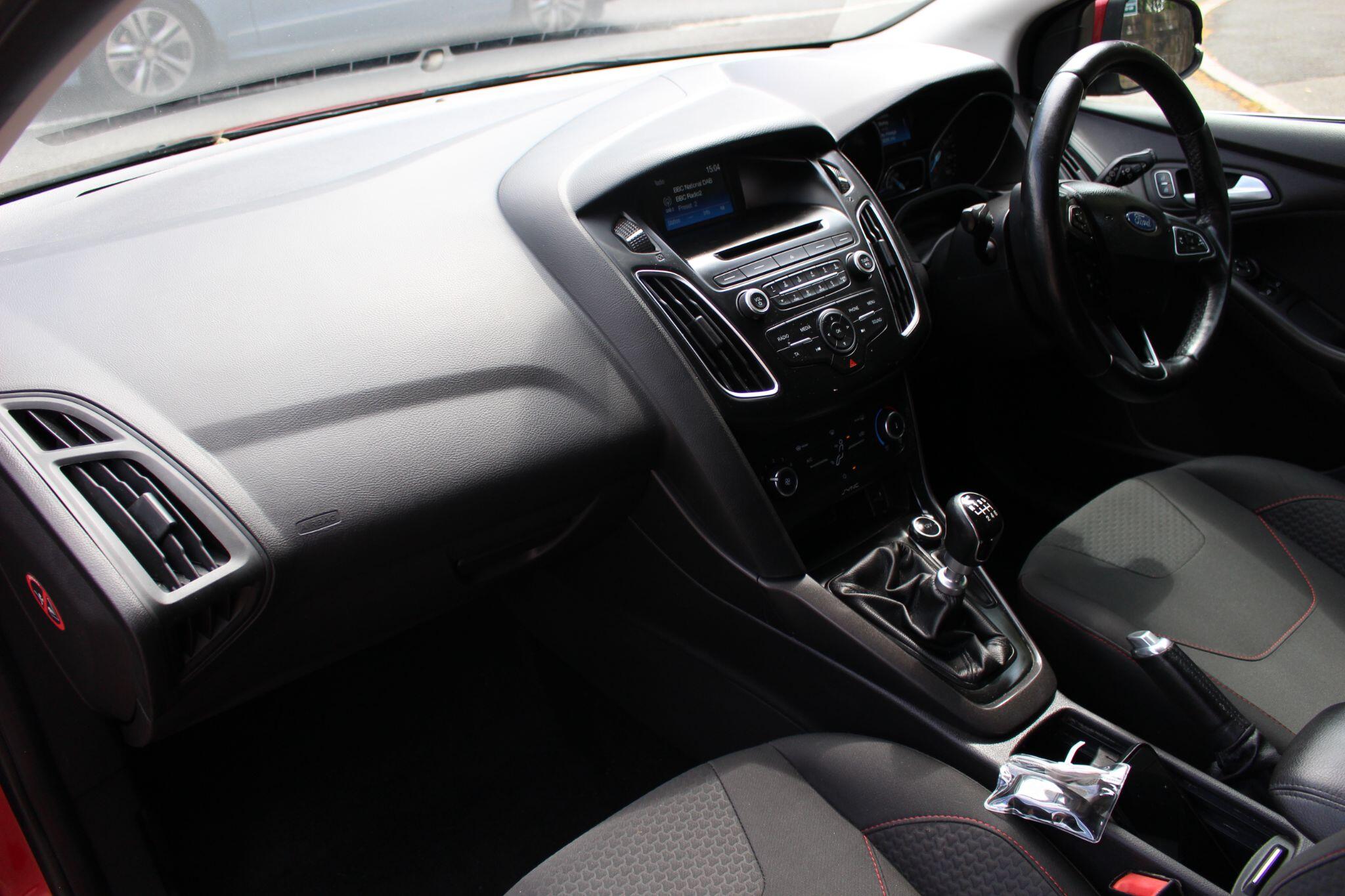 Ford Focus view 11