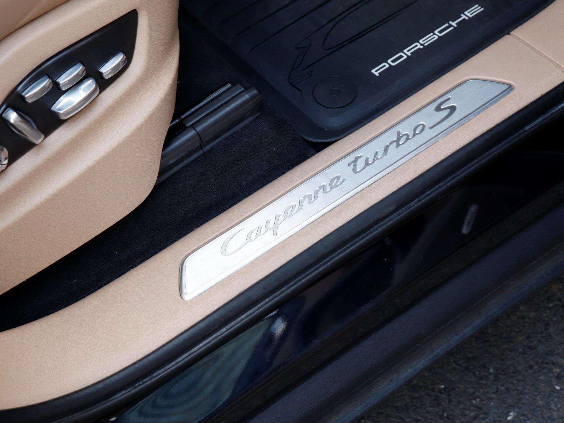 Porsche Cayenne view 29