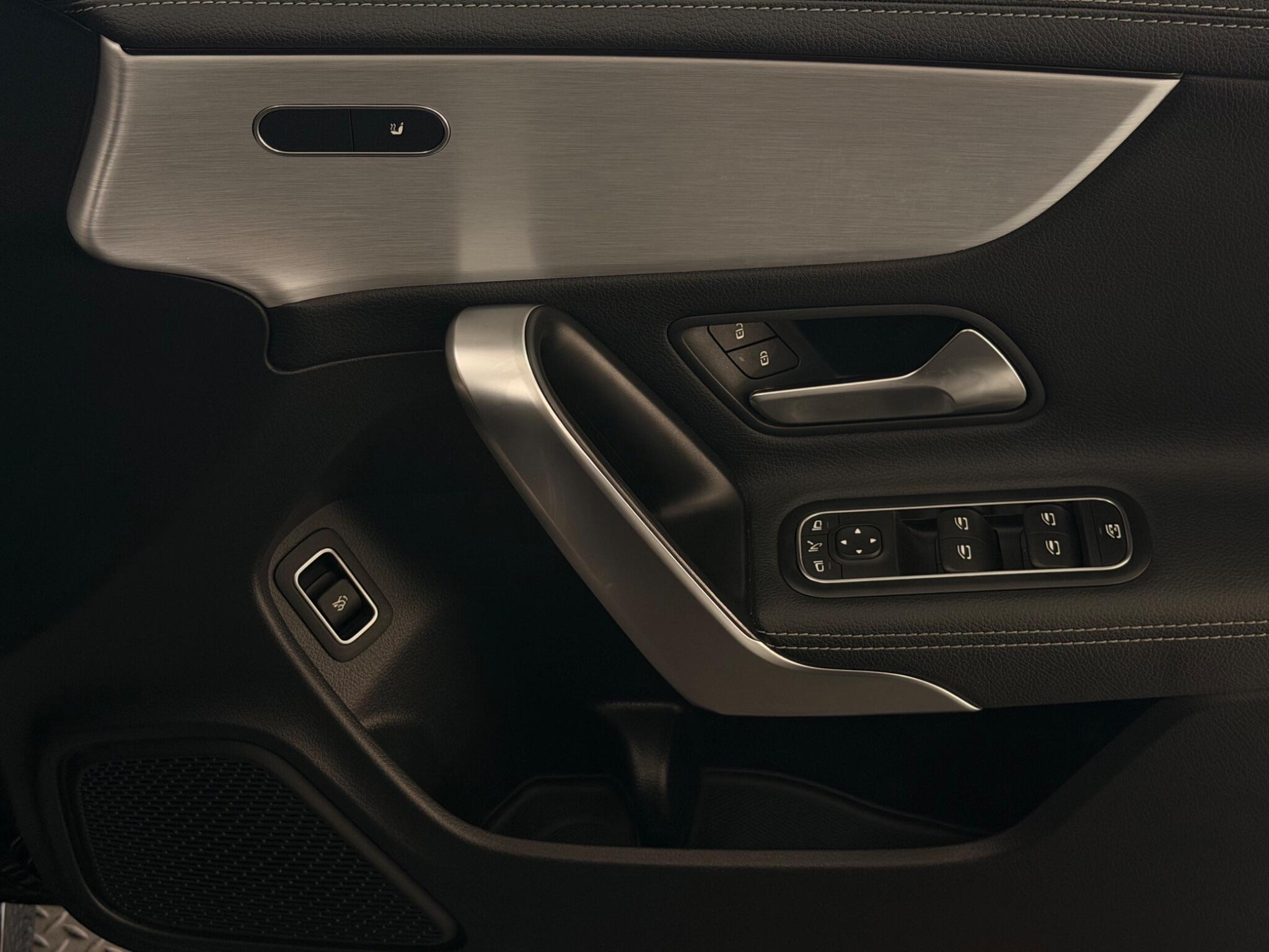 Mercedes-Benz Cla view 24