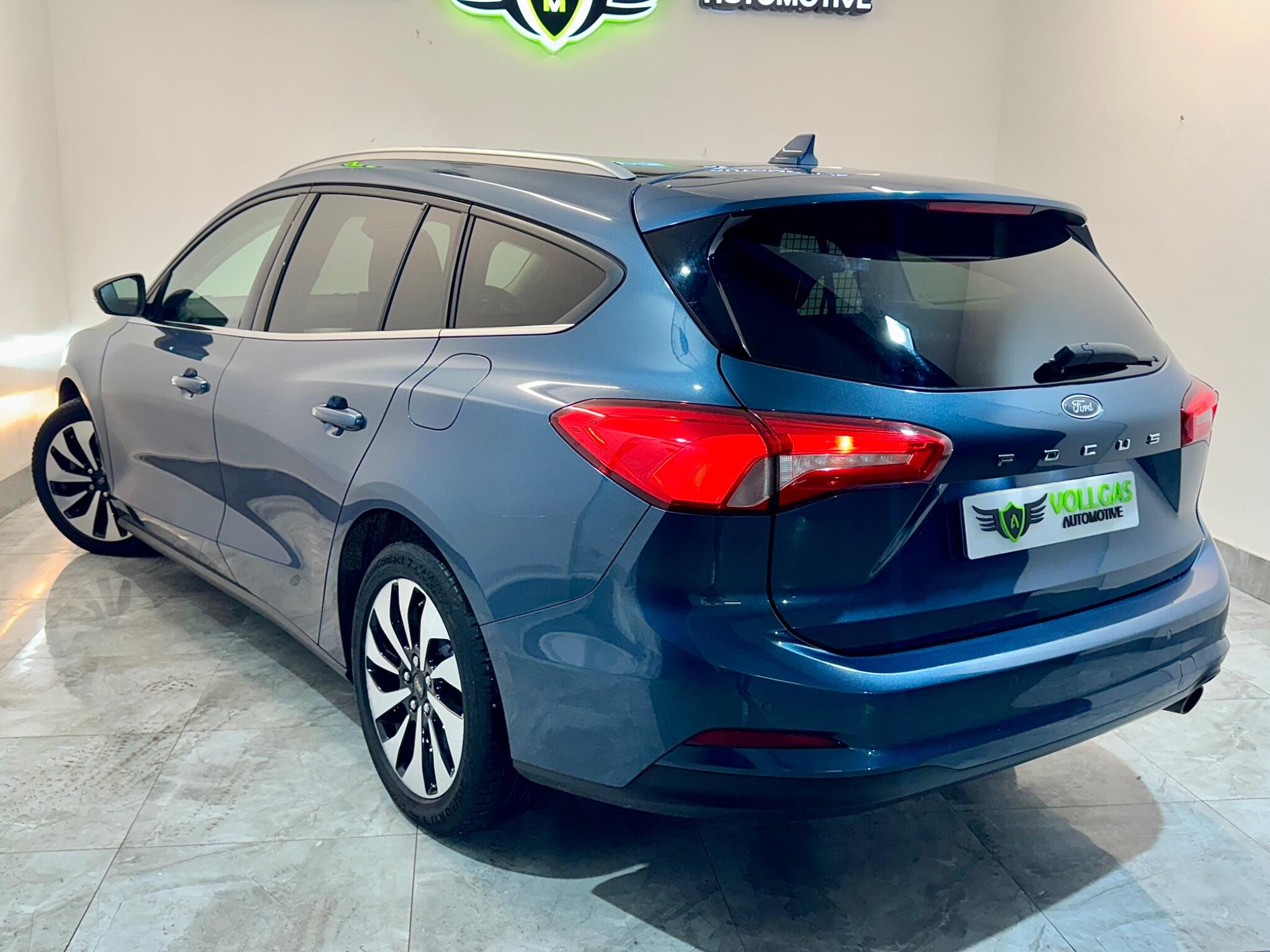 Ford Focus view 9
