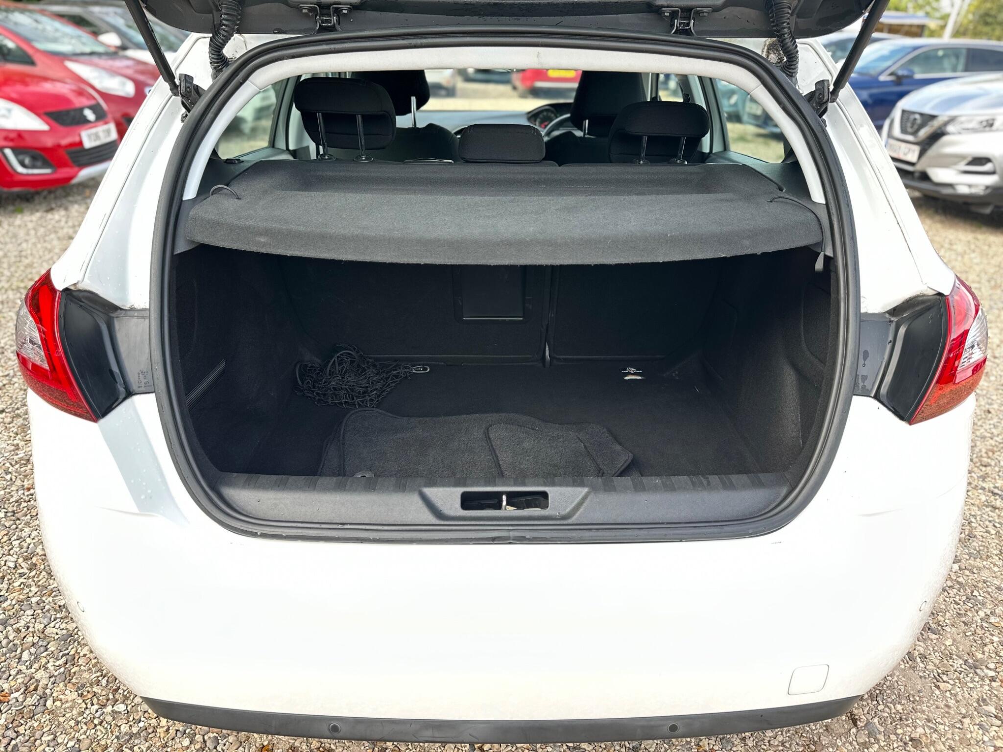 Peugeot 308 view 17