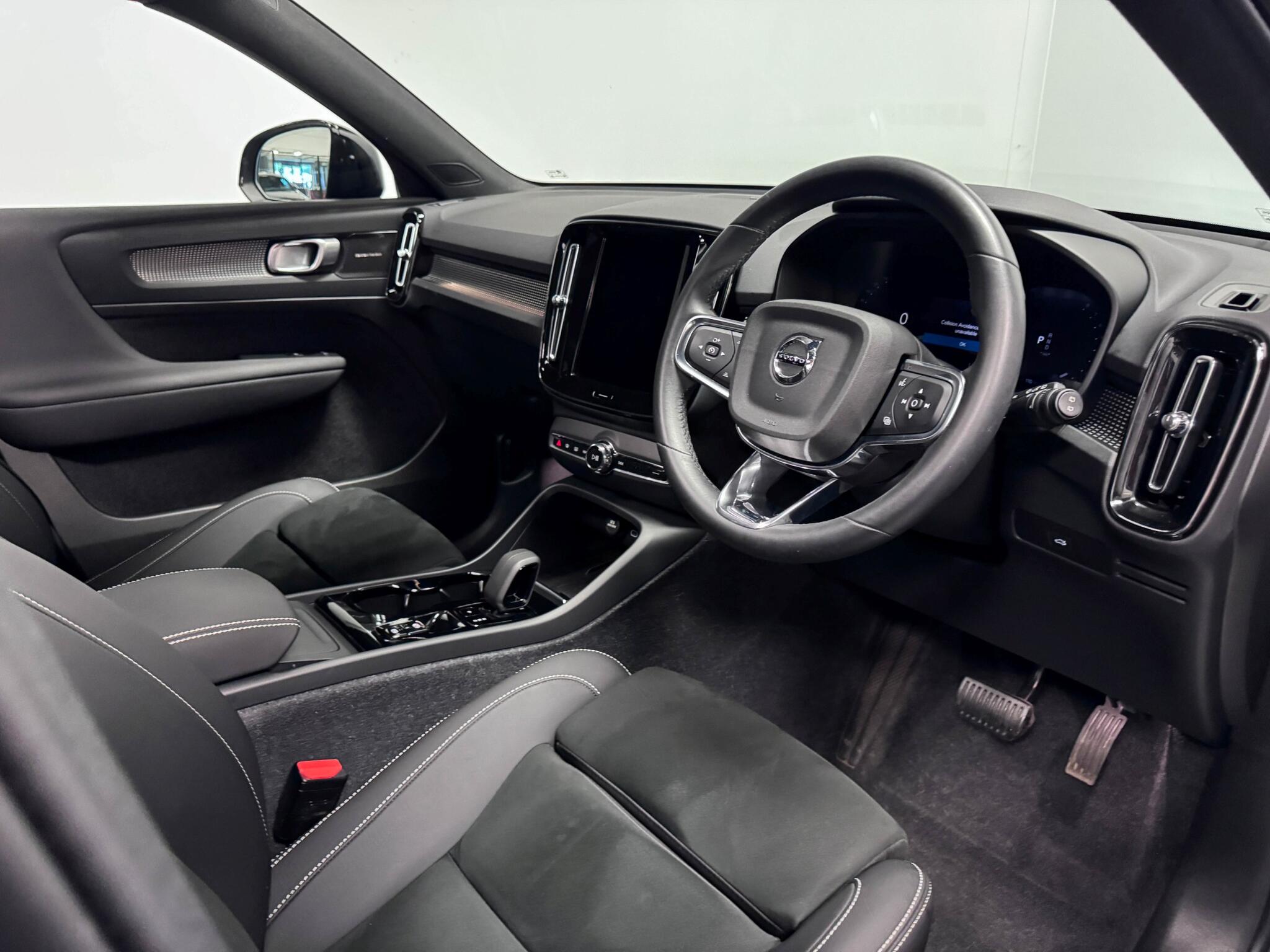 Volvo XC40 view 32