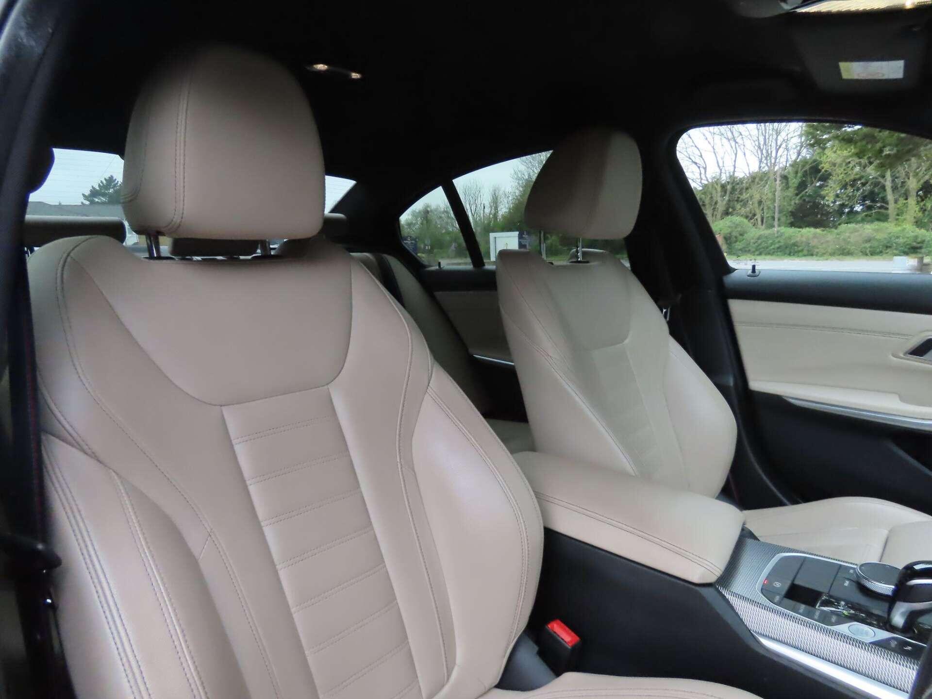 BMW 3 Series view 9