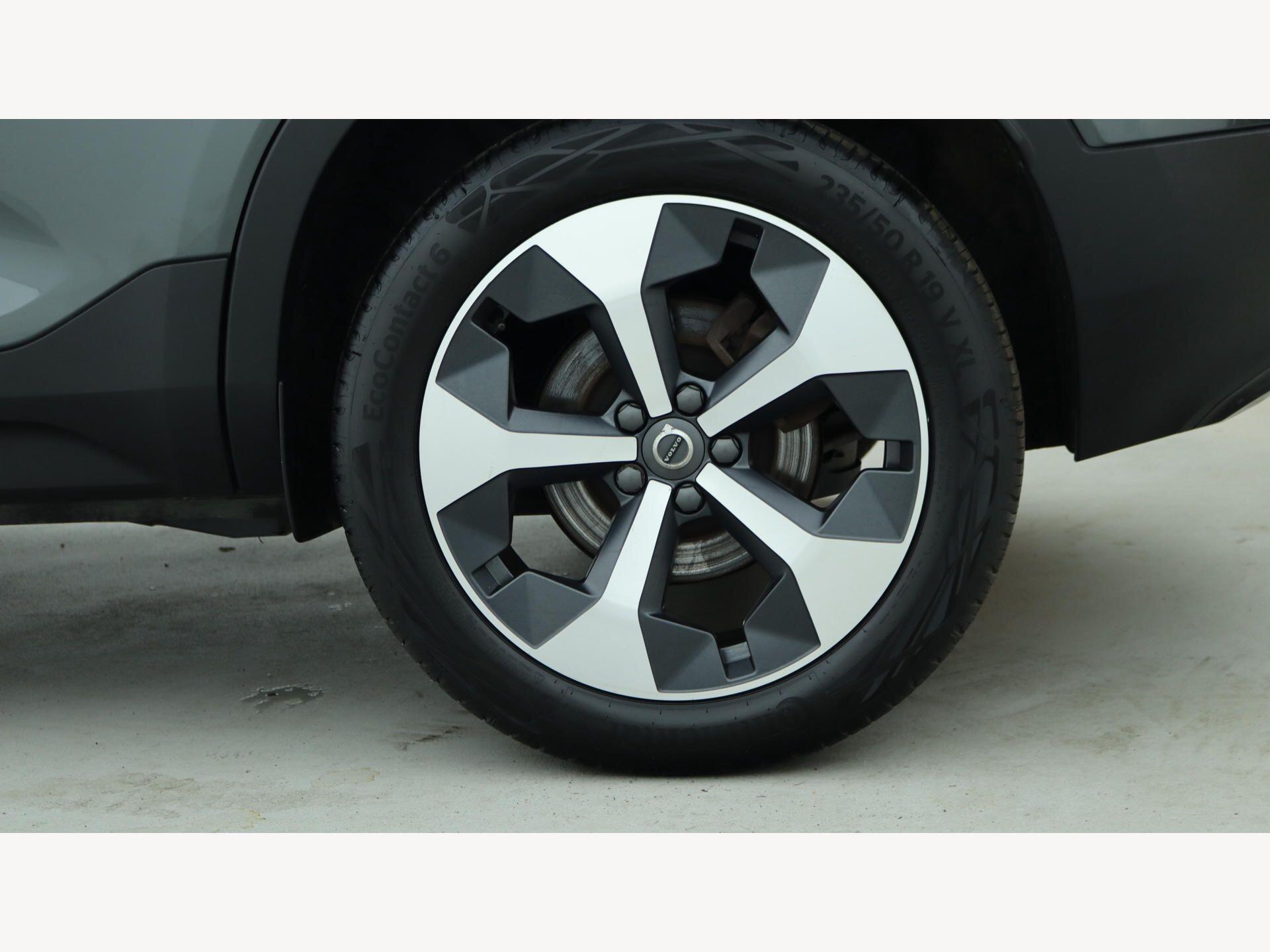 Volvo XC40 view 12
