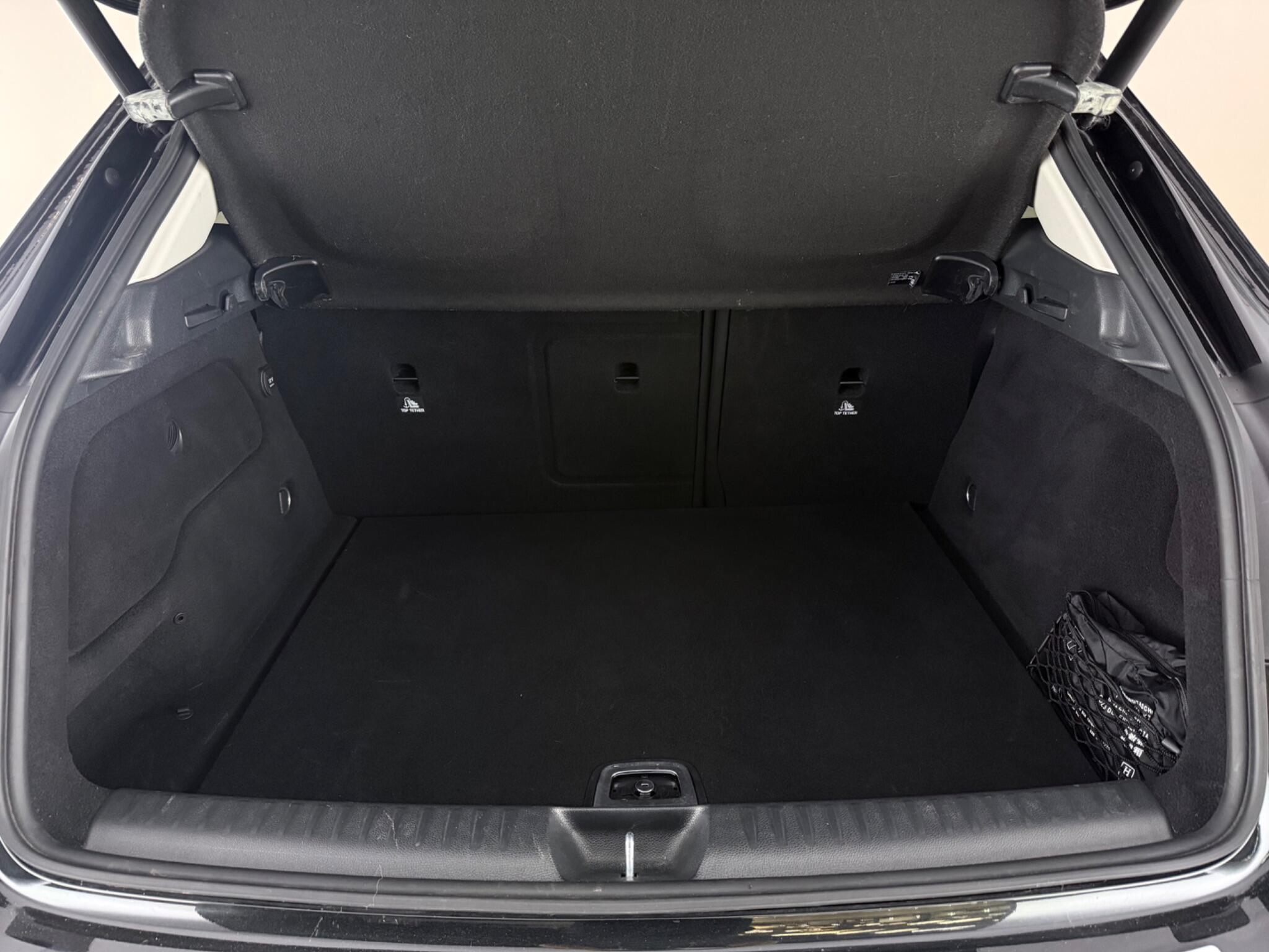 Mercedes-Benz Gla view 10