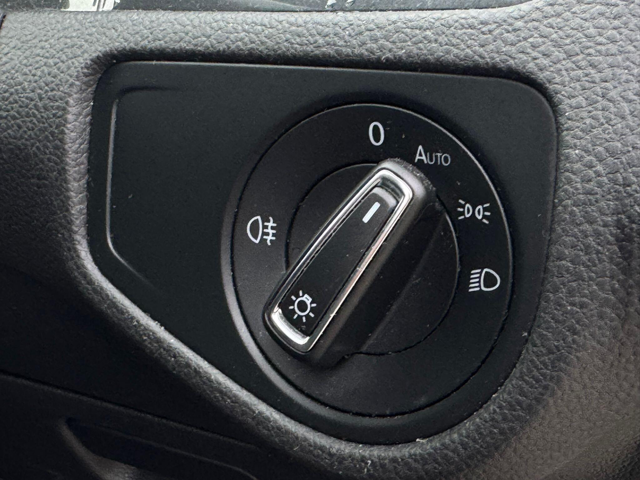 2020 Volkswagen e-Golf 35.8kWh e-Golf Auto 5dr • 41,030 miles image 14
