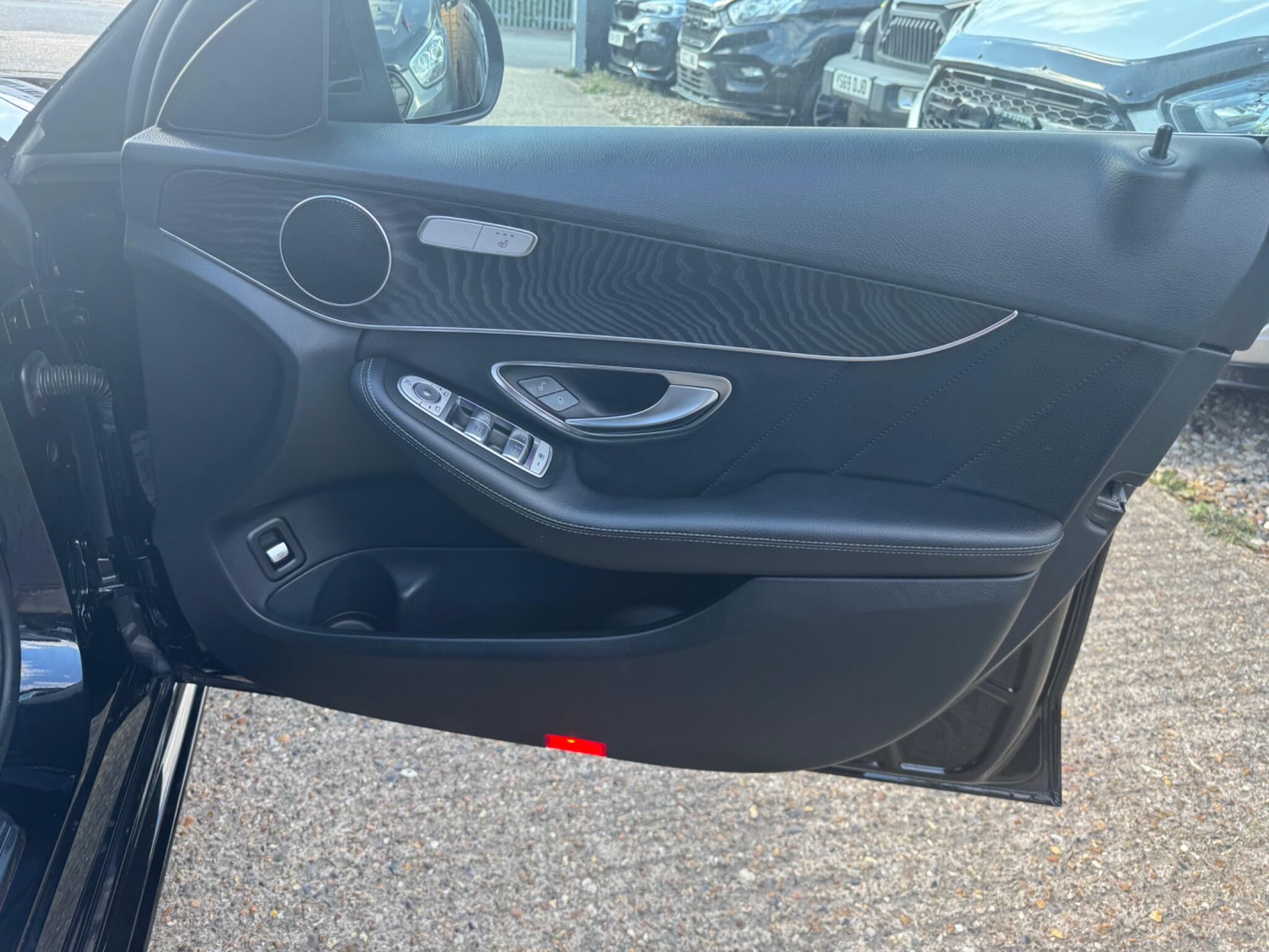 Mercedes-Benz C Class view 27