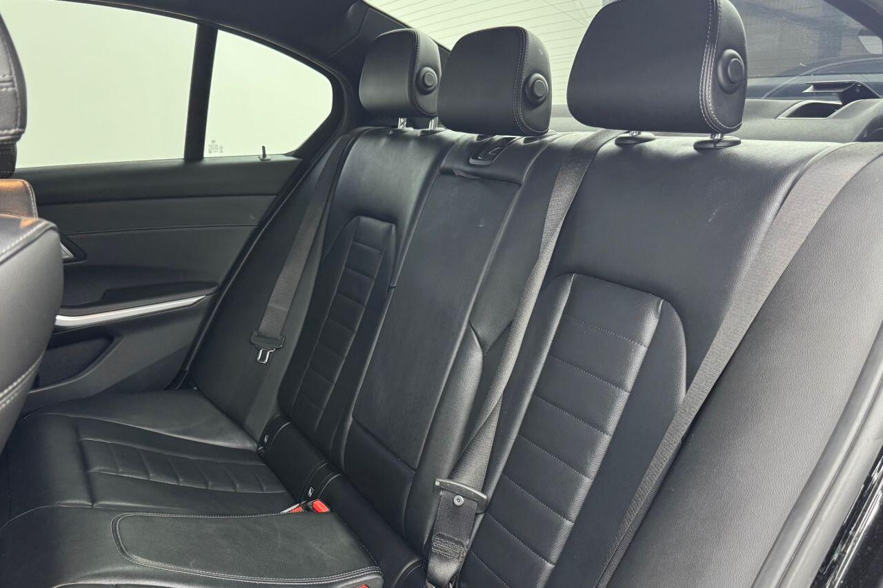 BMW 3 Series view 40
