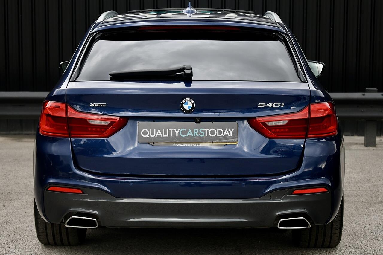BMW 5 Series view 5