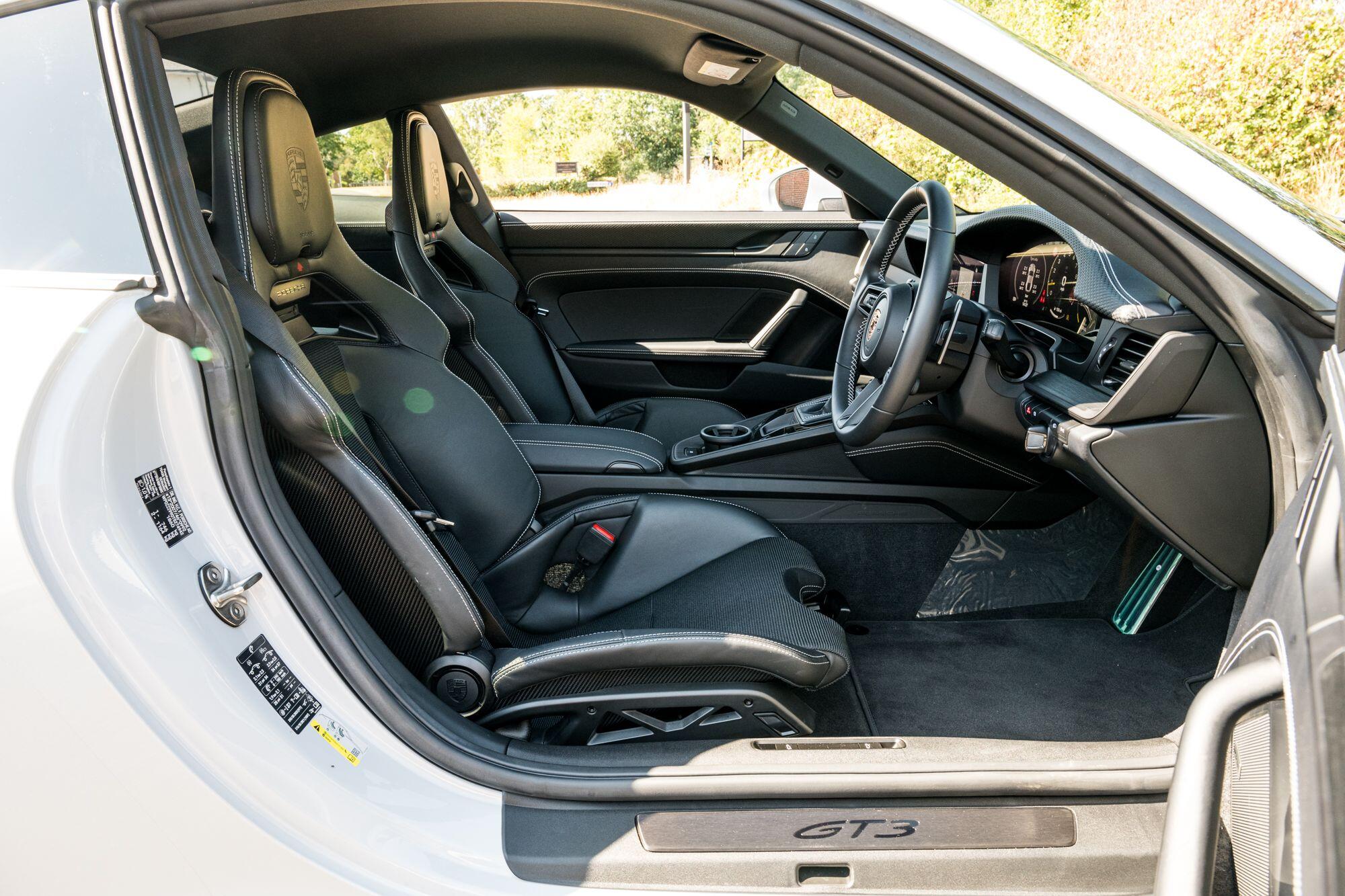 Porsche 911 view 32