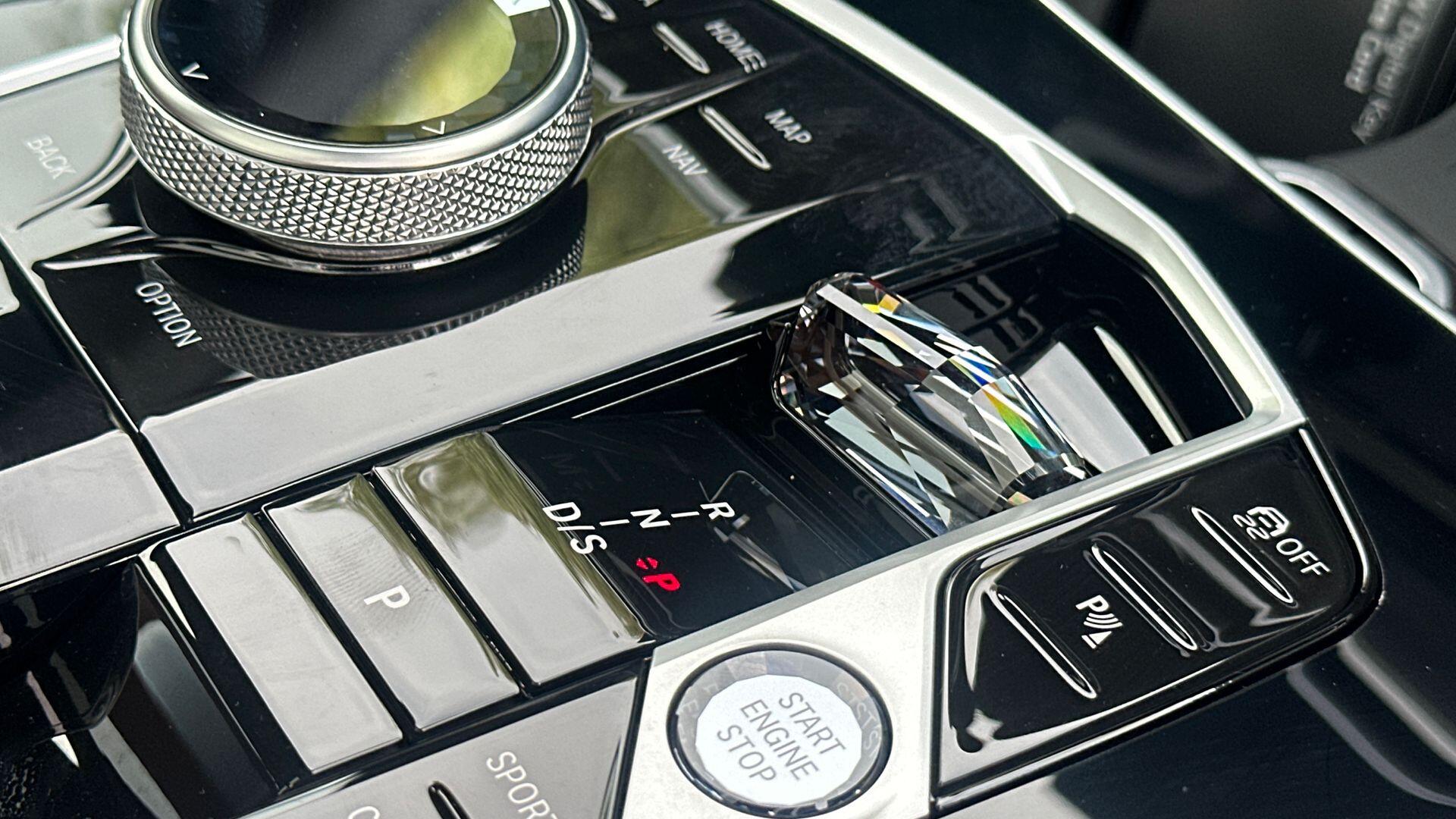 BMW X7 view 10