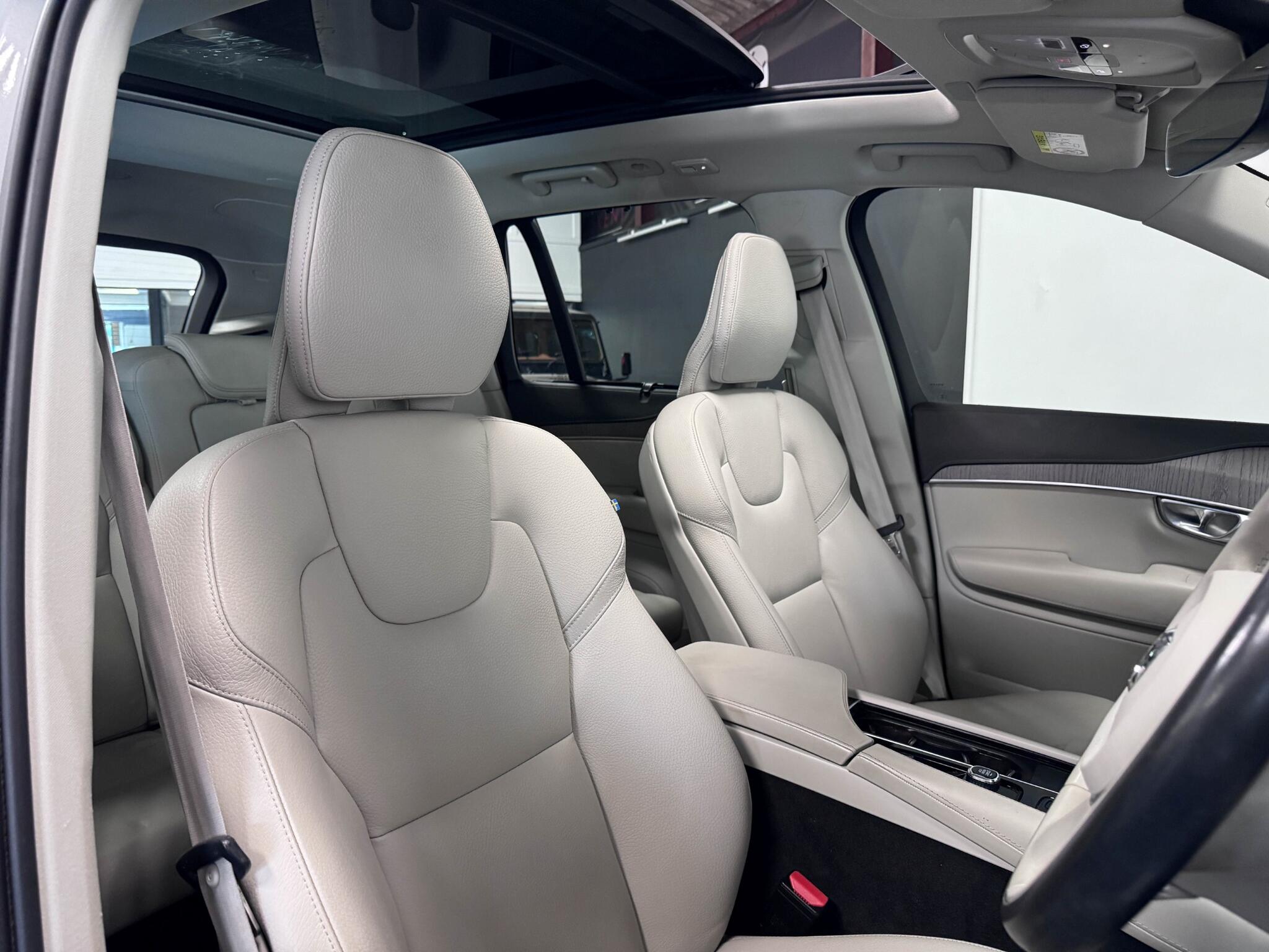 Volvo XC90 view 29