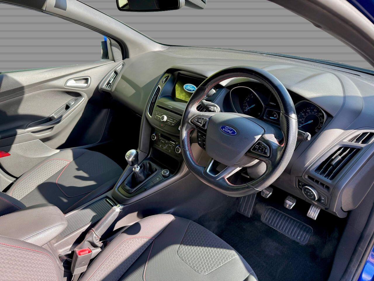 Ford Focus view 16