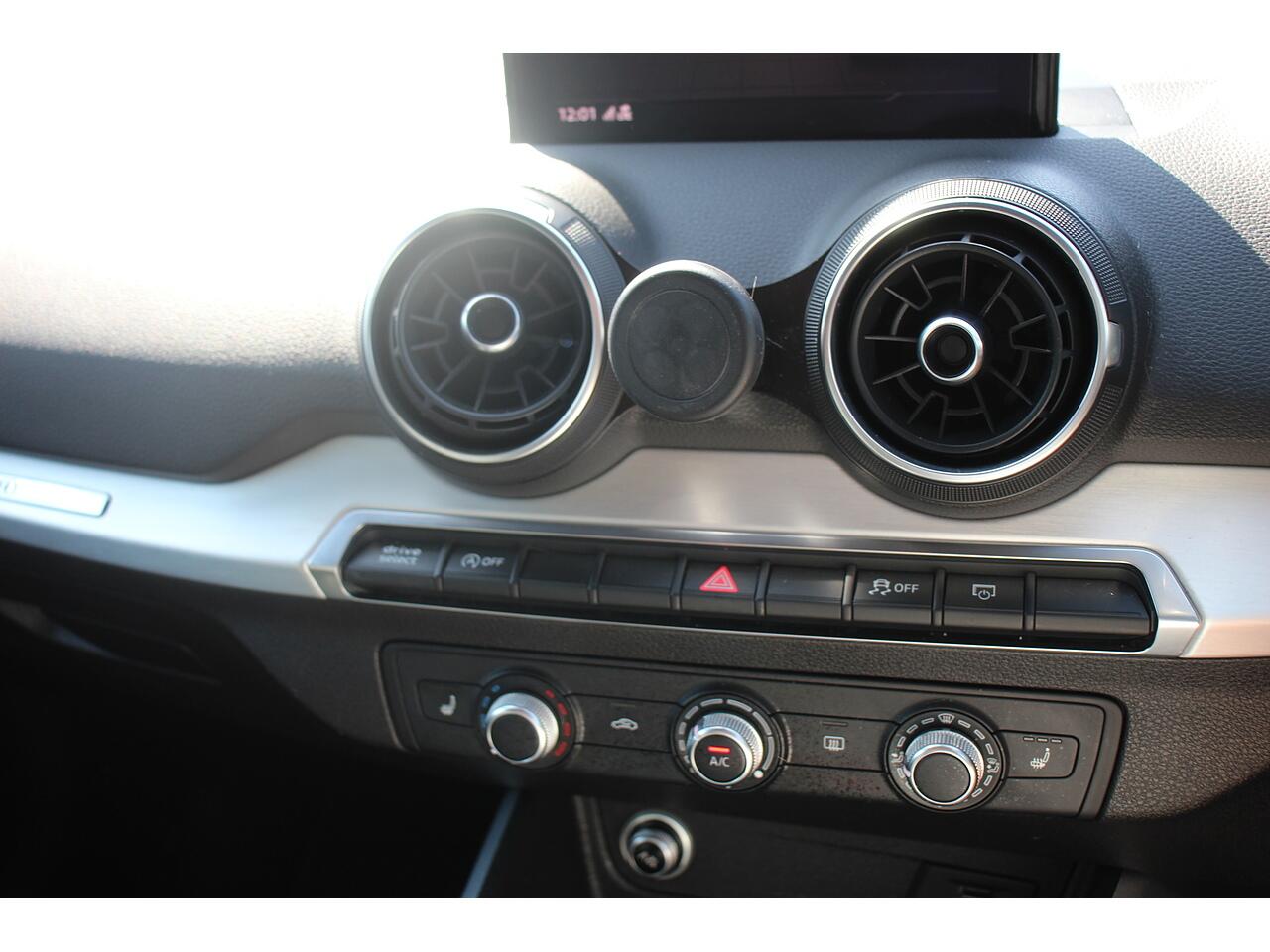 Audi Q2 view 22
