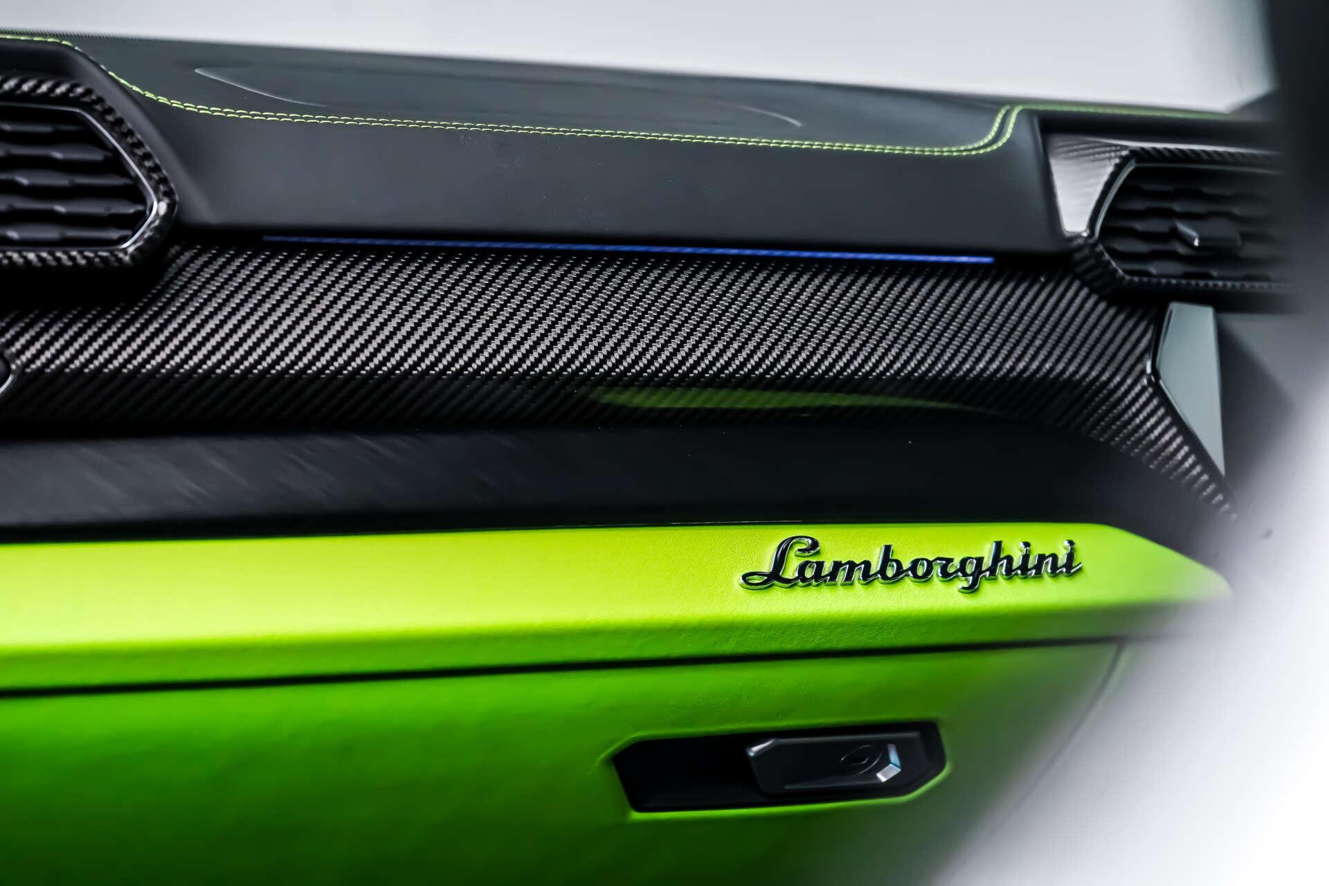 Lamborghini Urus view 27