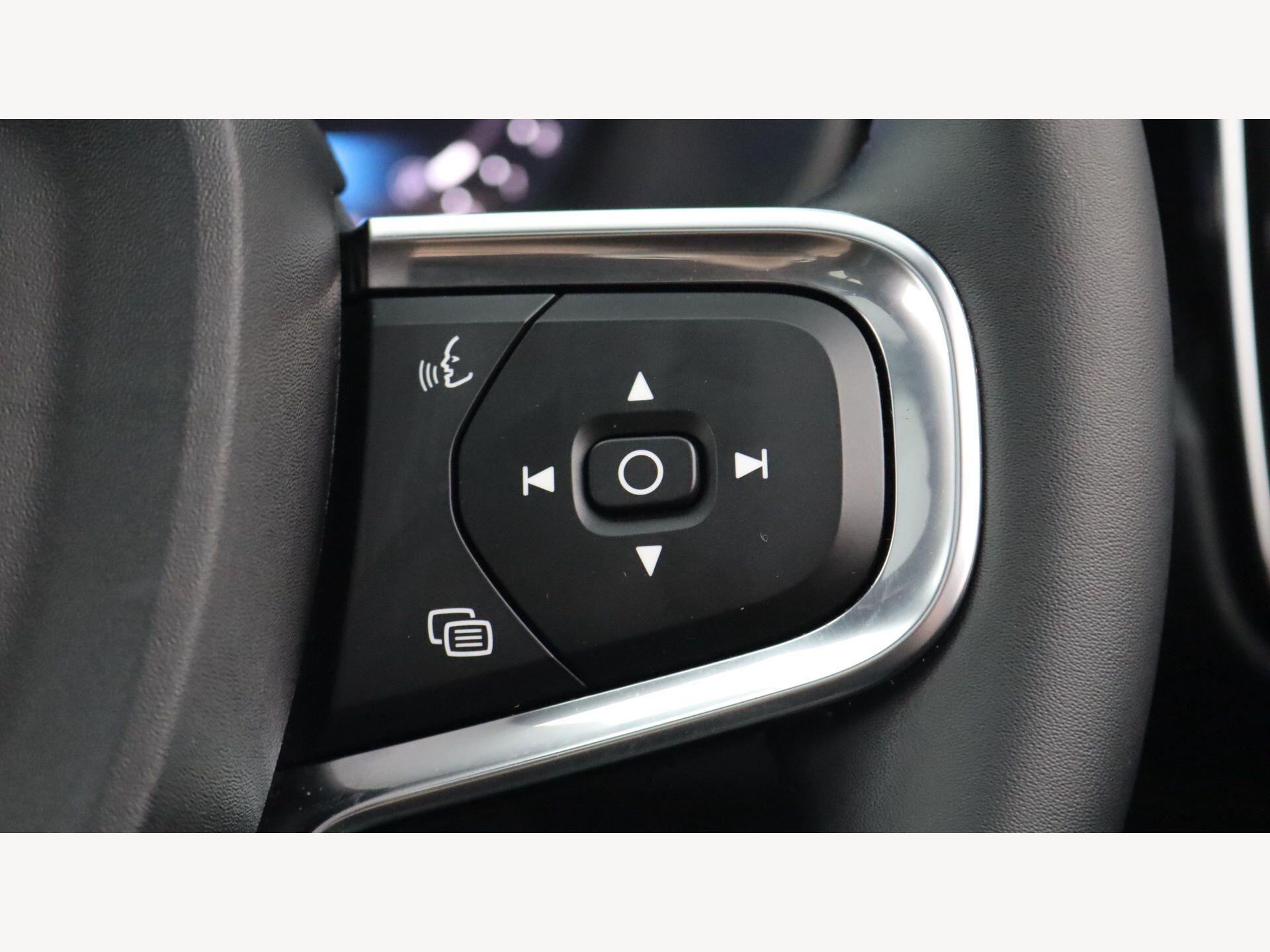 Volvo XC40 view 23