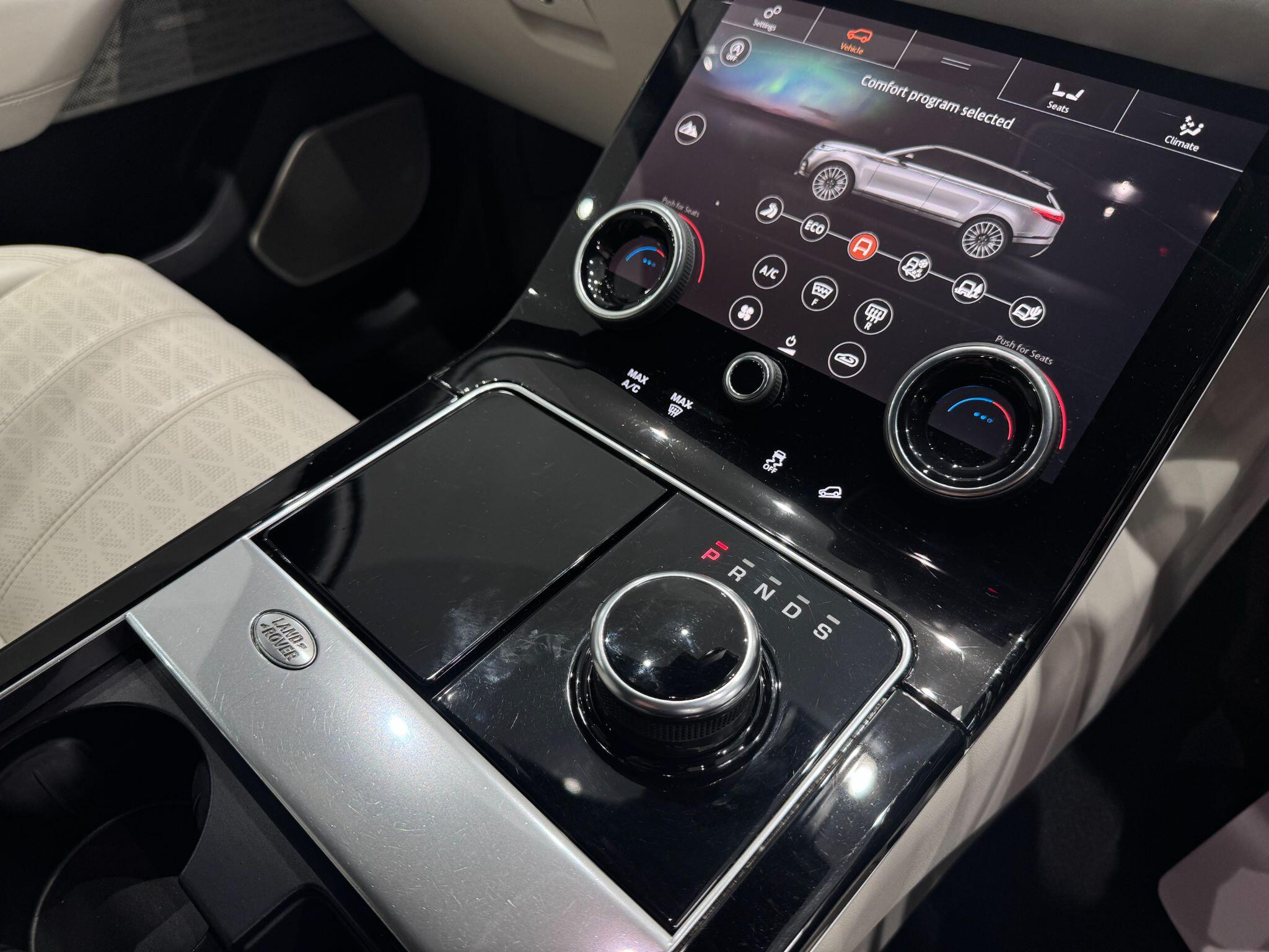Land Rover Range Rover Velar view 34