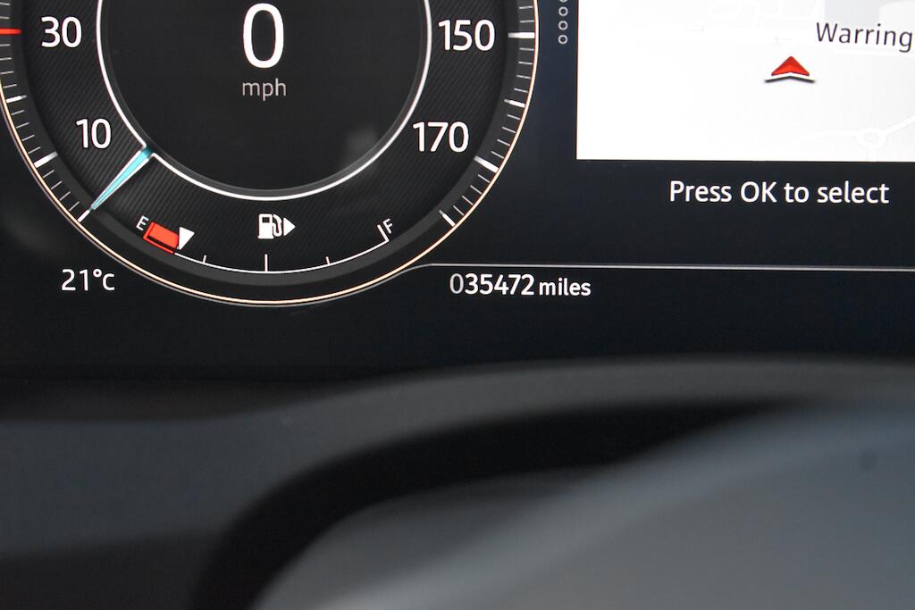 Jaguar Xe view 11