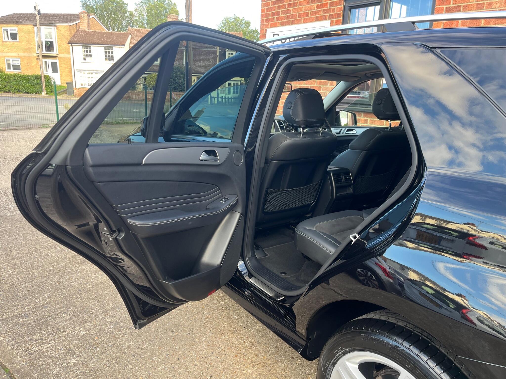 Mercedes-Benz M-Class view 75