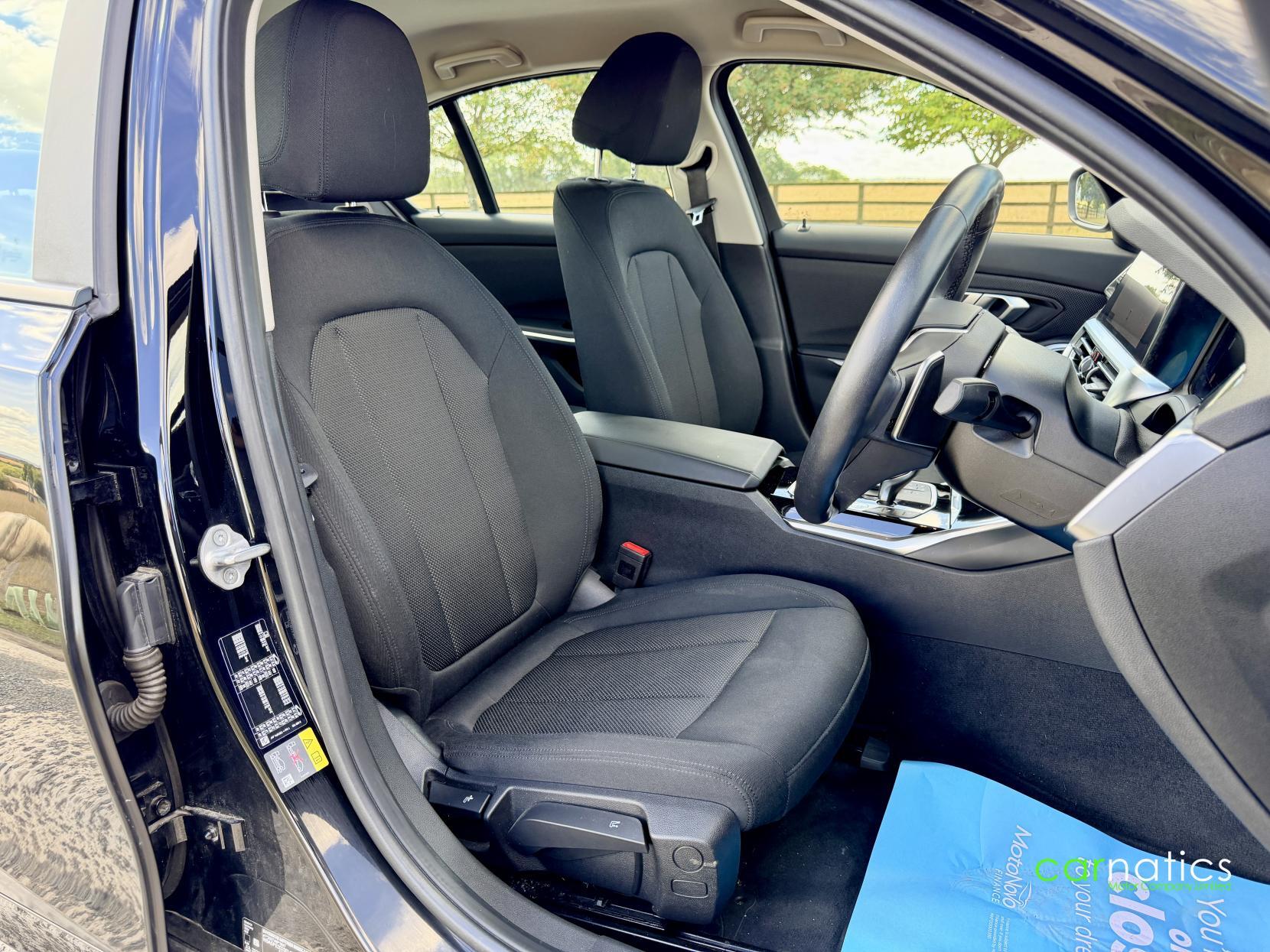 BMW 3 Series view 25
