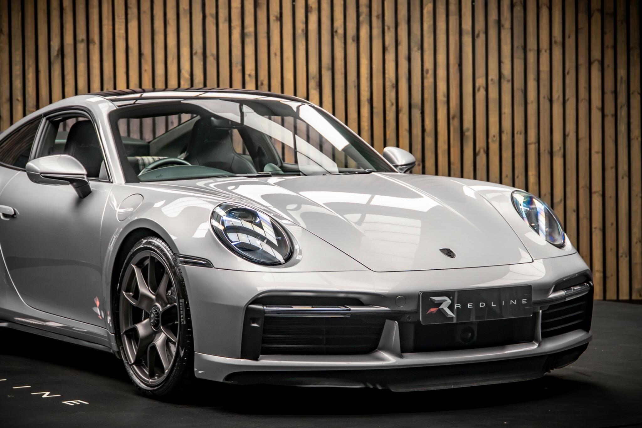 Porsche 911 view 12