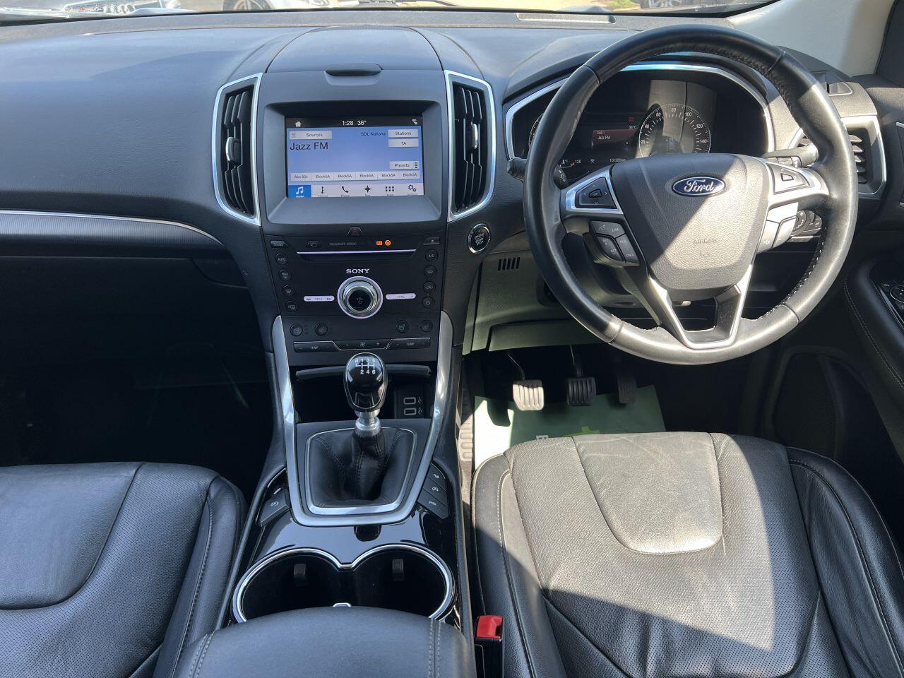 Ford Edge view 35
