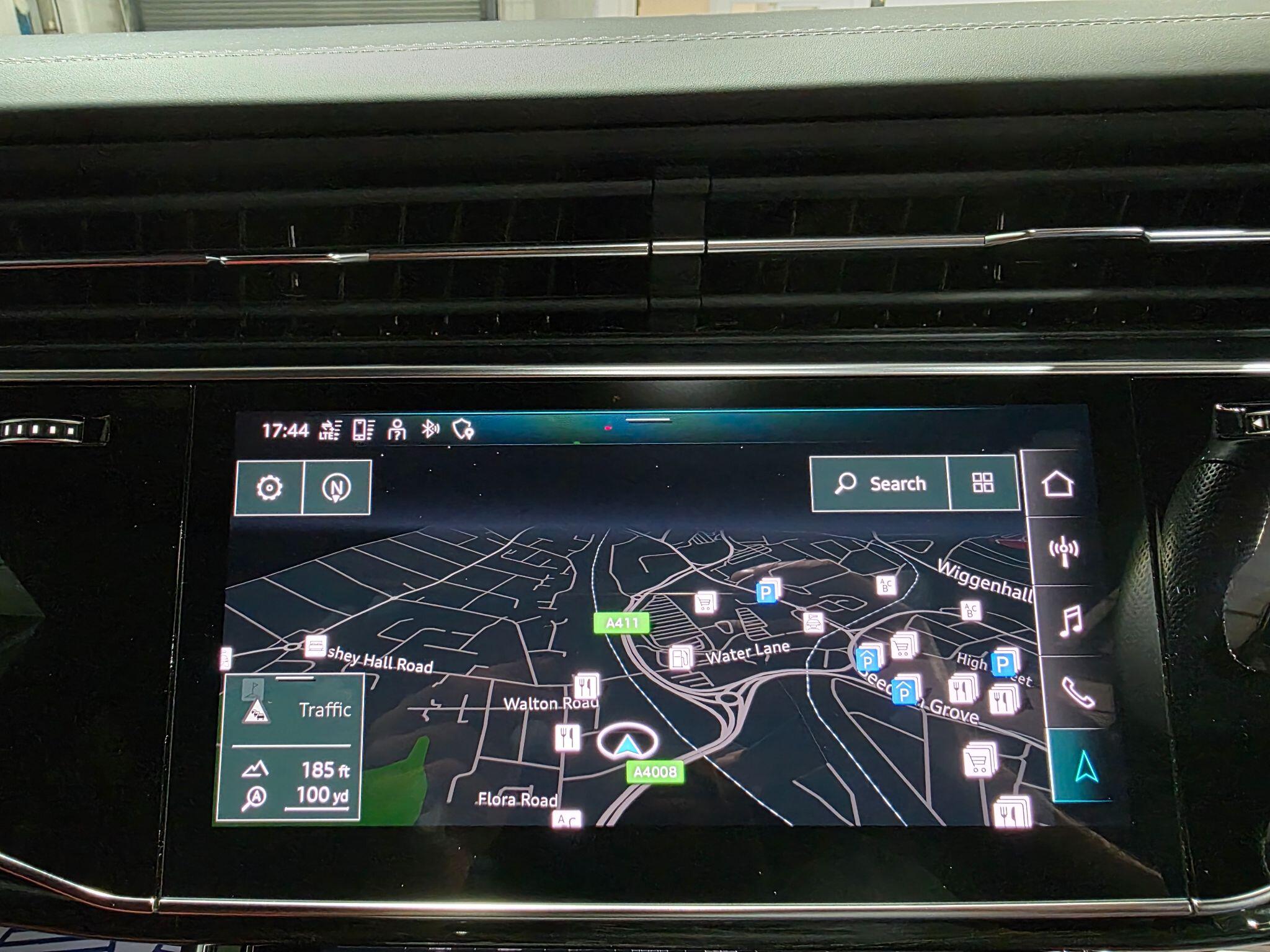 Audi SQ8 view 8