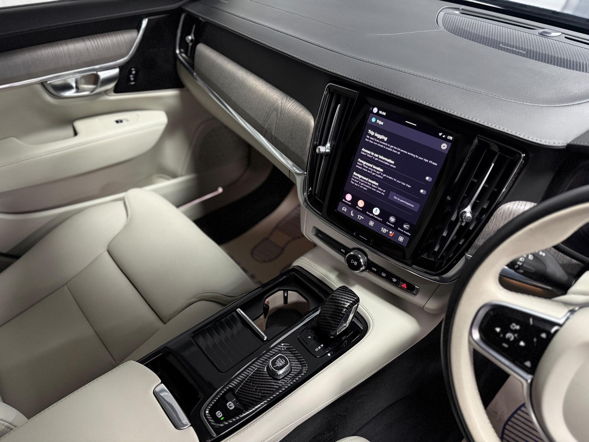 Volvo S90 view 18