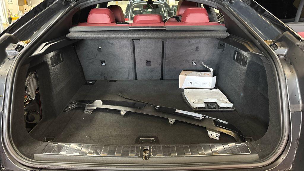 BMW X6 view 20