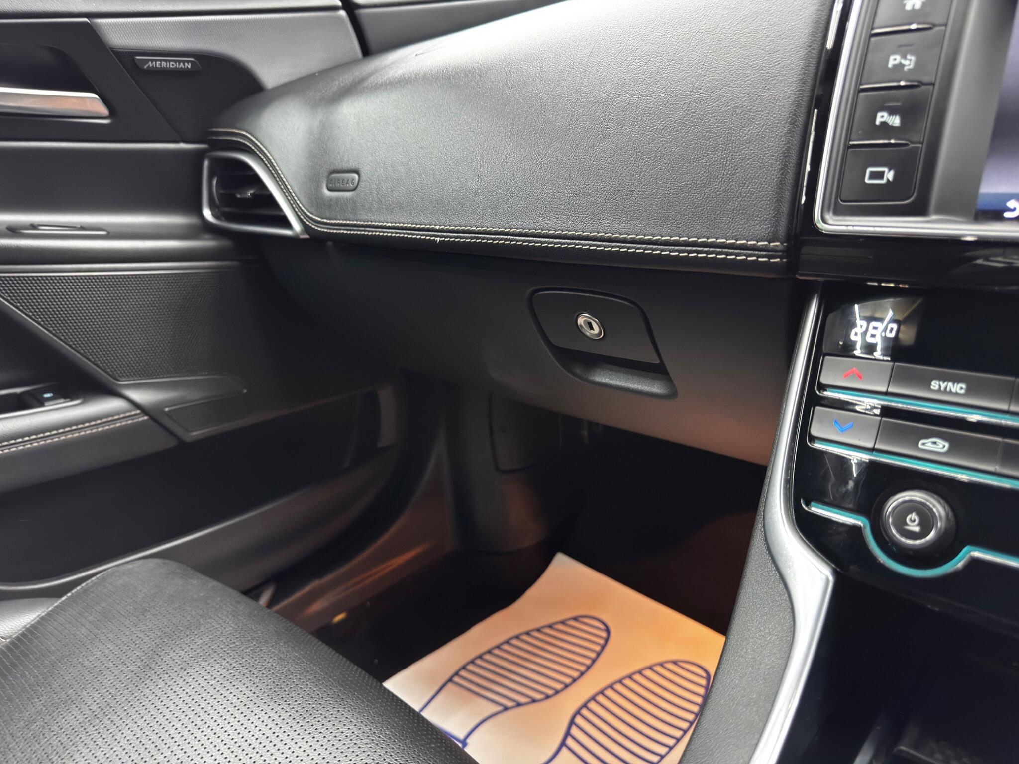 Jaguar XE view 33