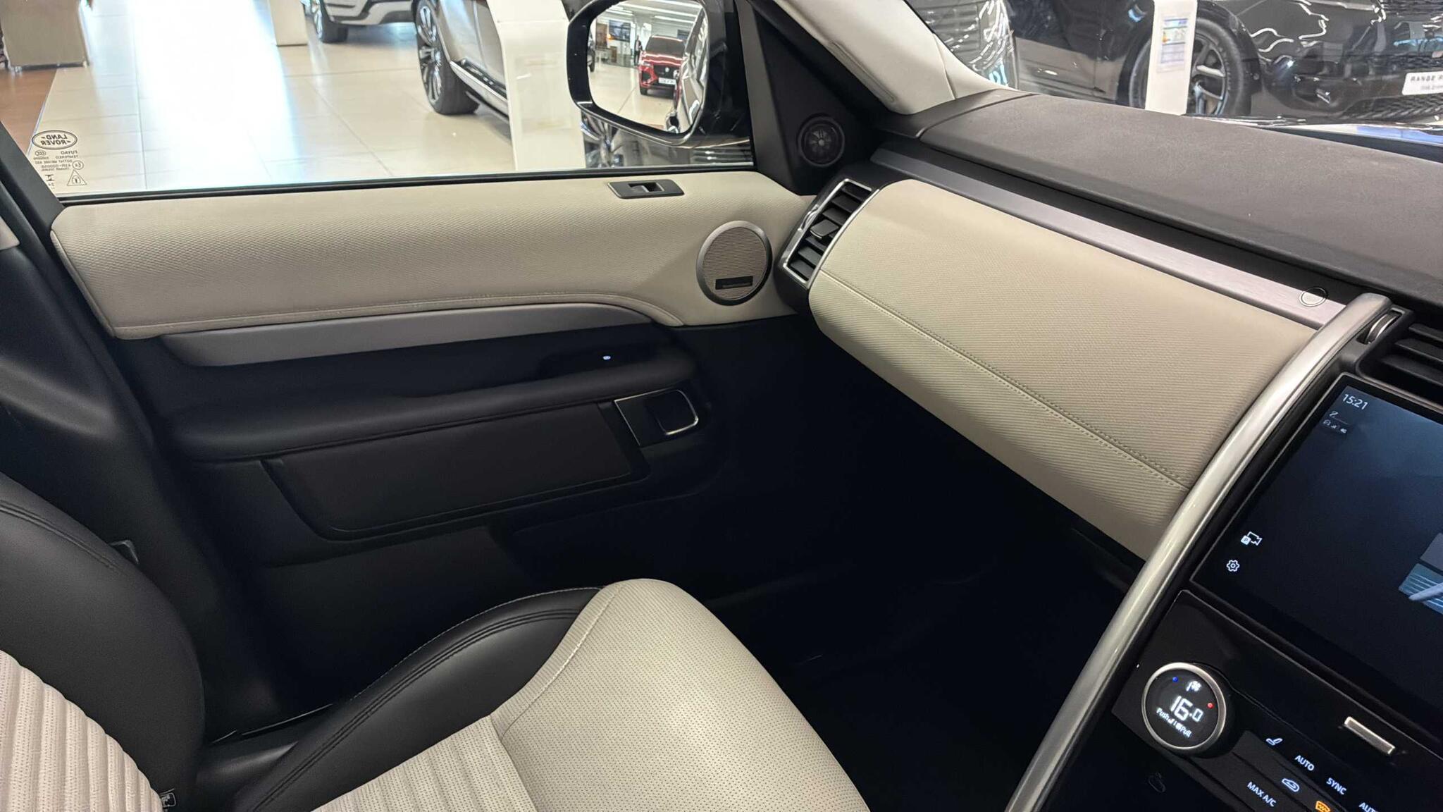 Land Rover Discovery view 25