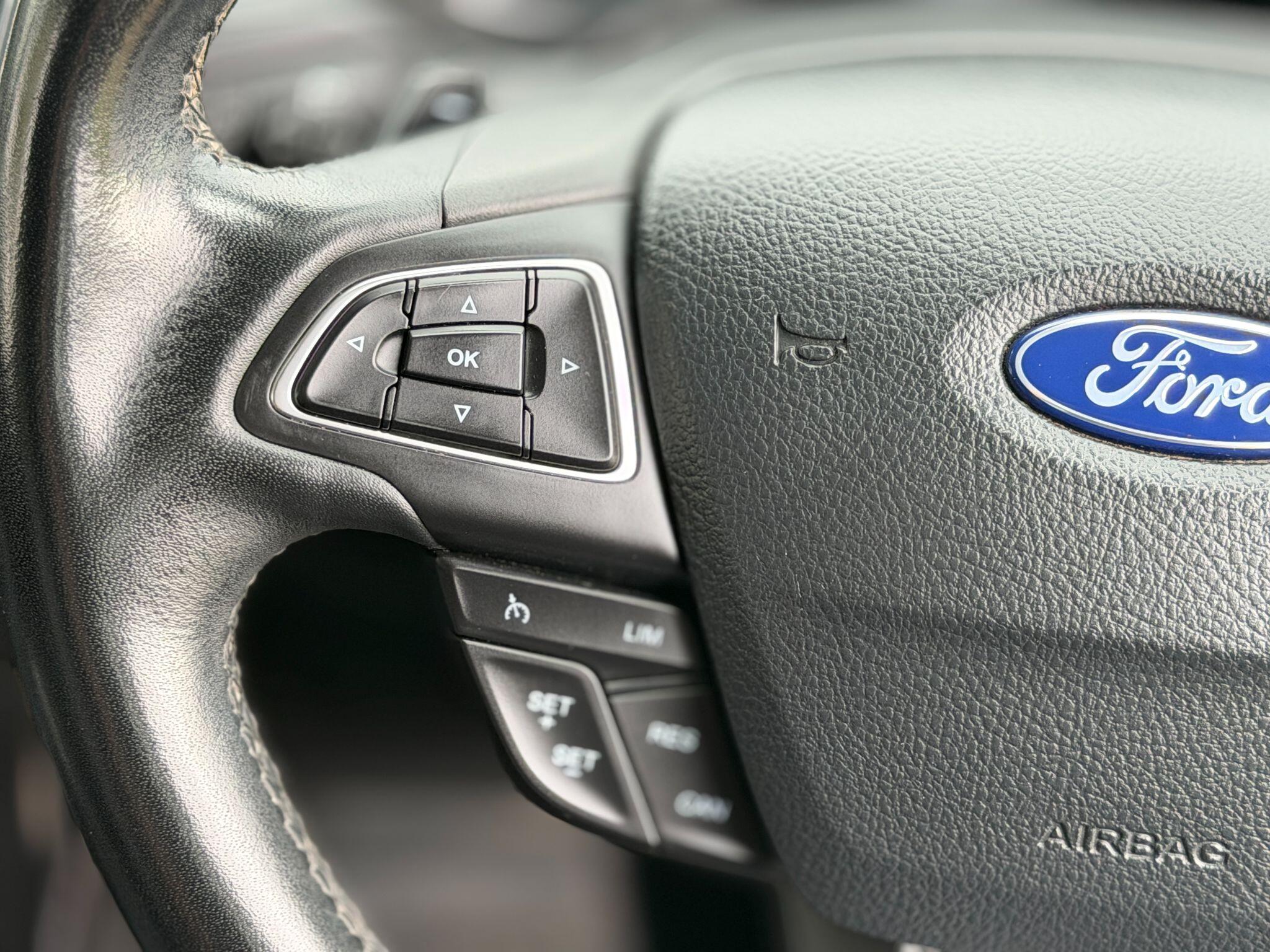 Ford Focus view 35