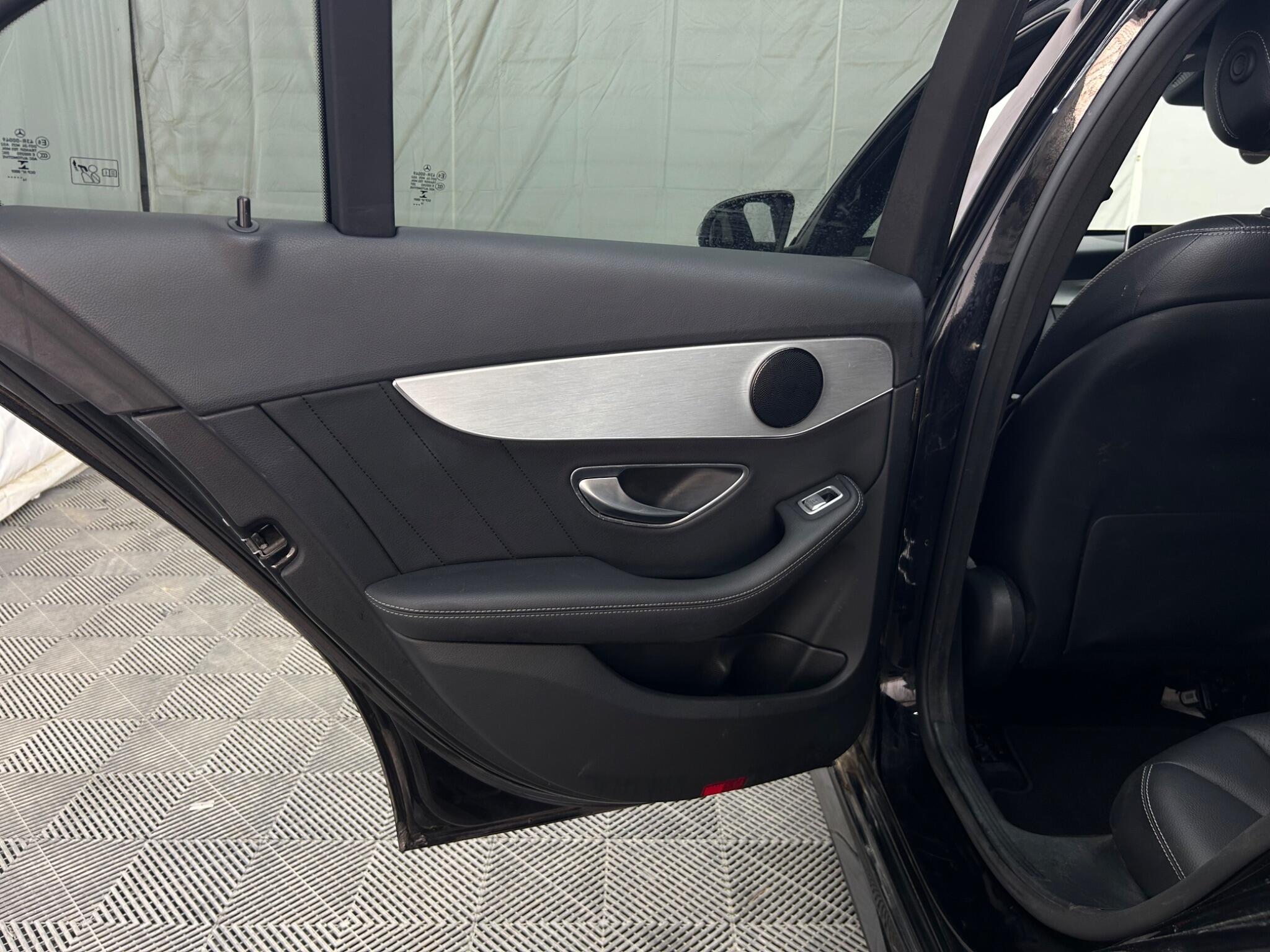 Mercedes-Benz C-Class view 29