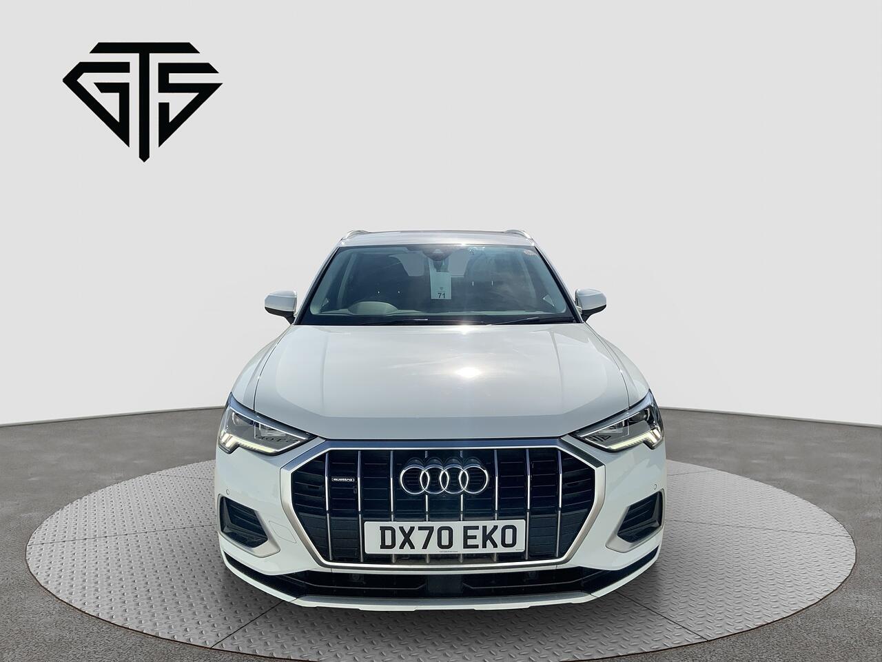 Audi Q3 view 8