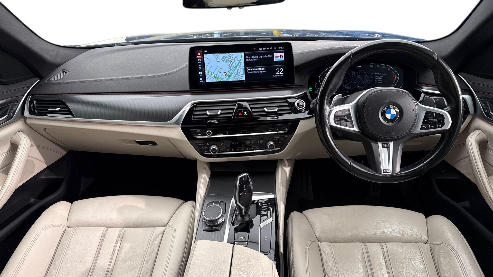 BMW 5 Series view 4