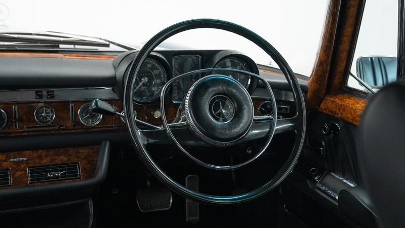 Mercedes-Benz 600 view 26