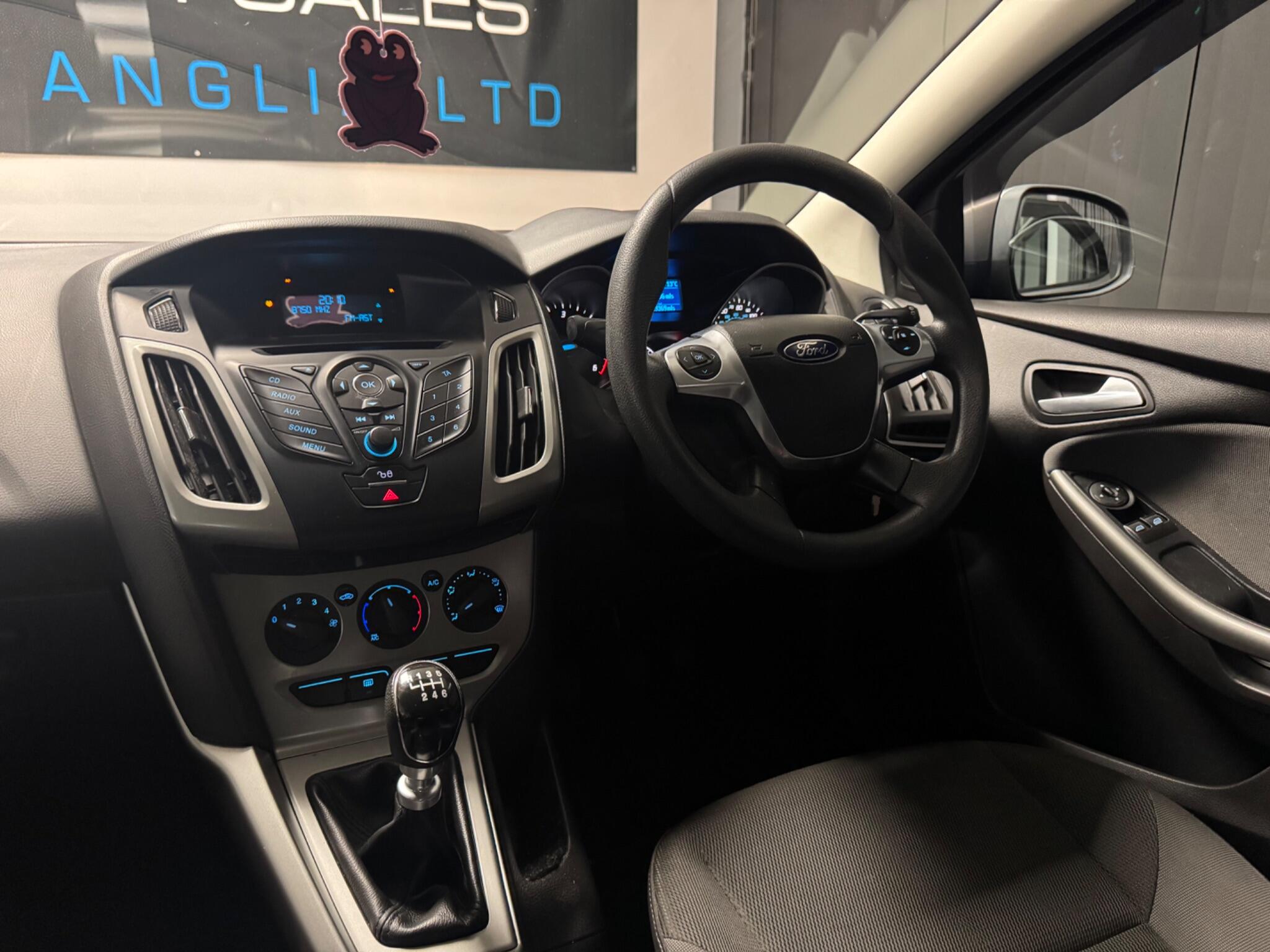 2014 Ford Focus 1.6 TDCi Edge Euro 5 (s/s) 5dr • 59,000 miles image 31