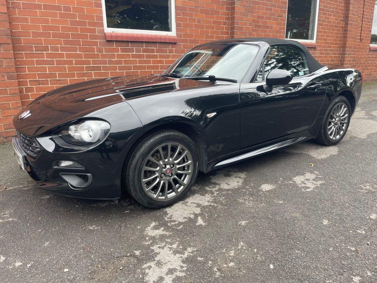 Fiat 124 Spider view 8