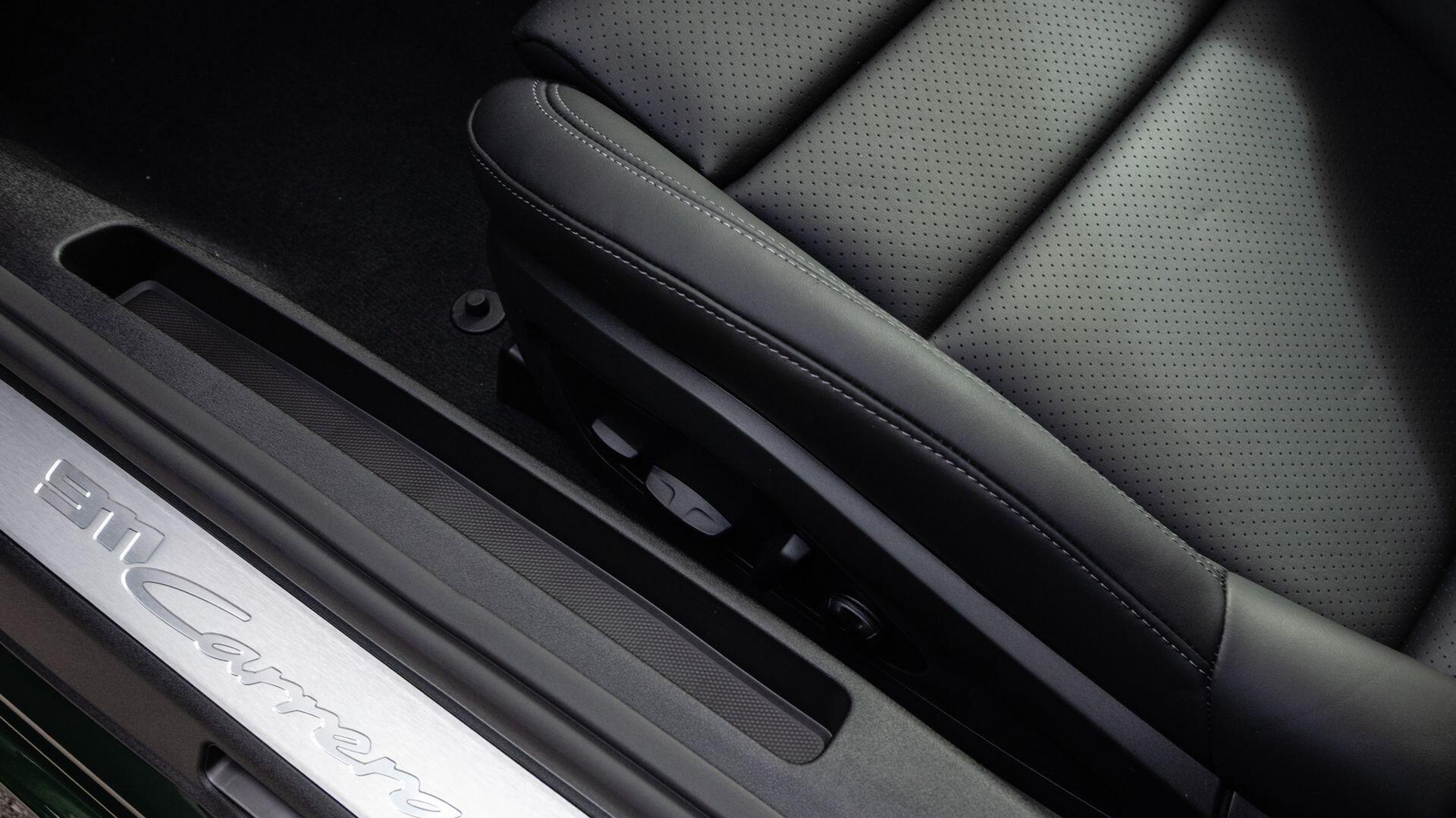 Porsche 911 view 30
