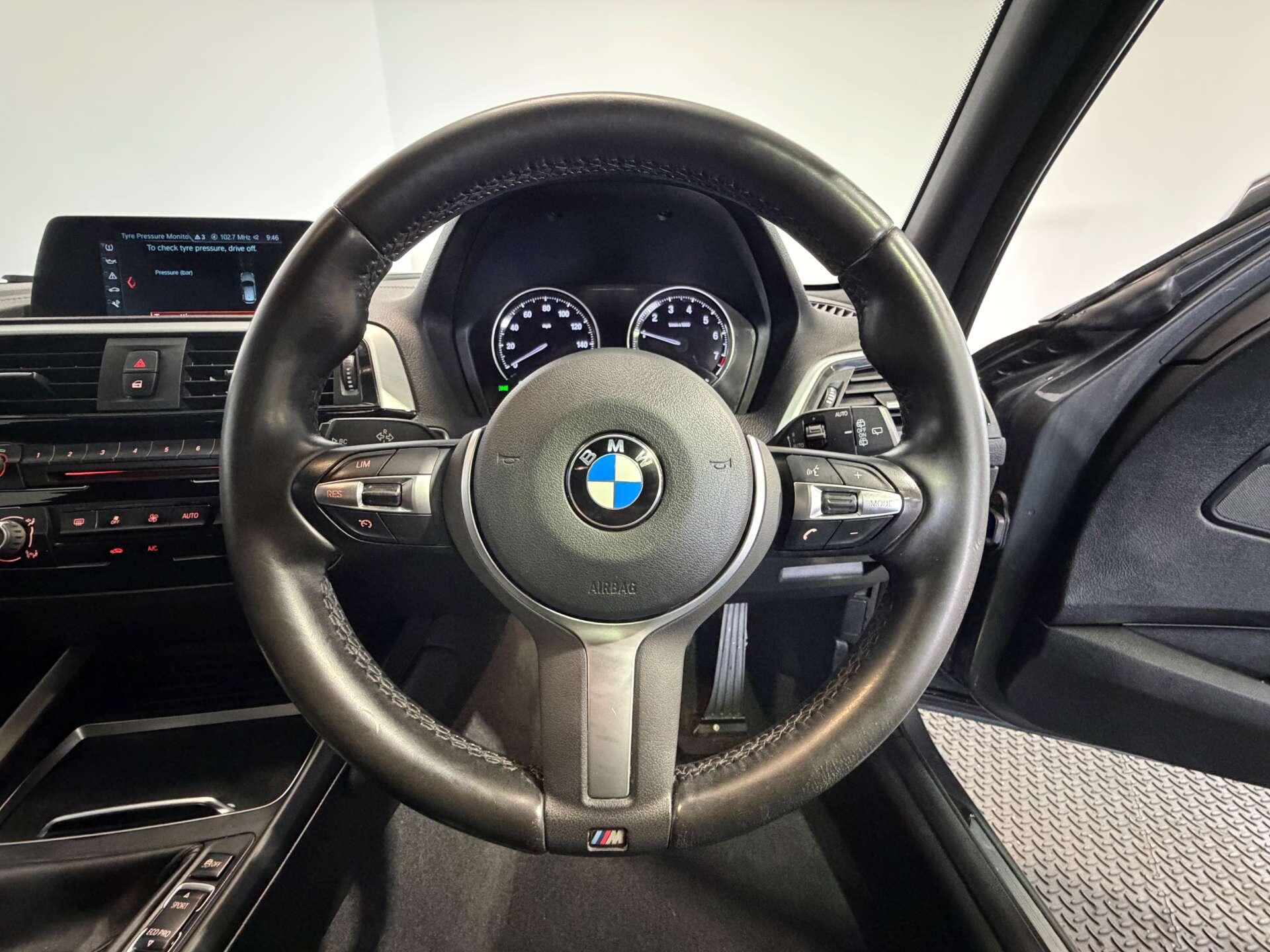 BMW 1 Series view 25