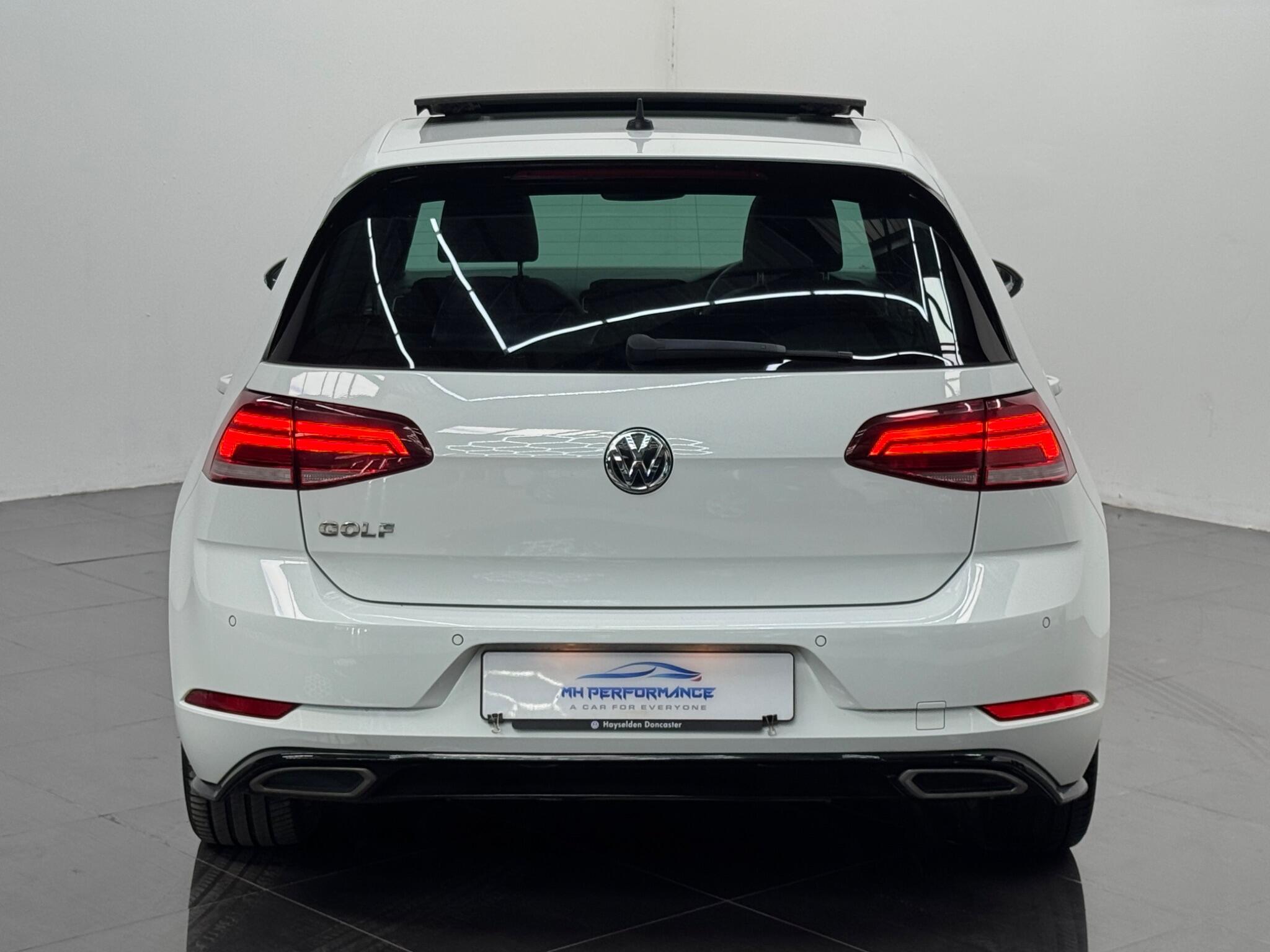 Volkswagen Golf view 4