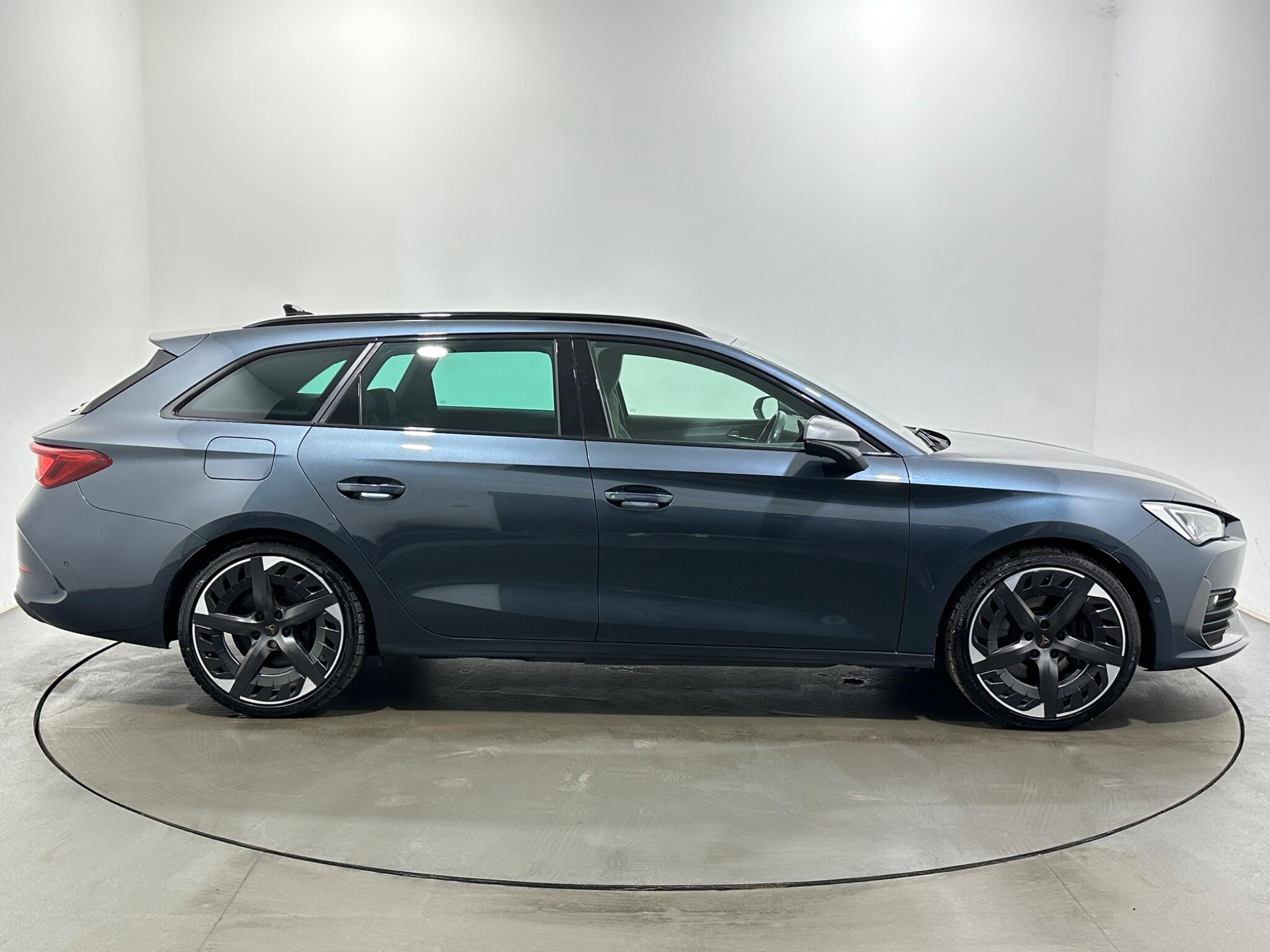 Cupra CUPRA Leon view 9